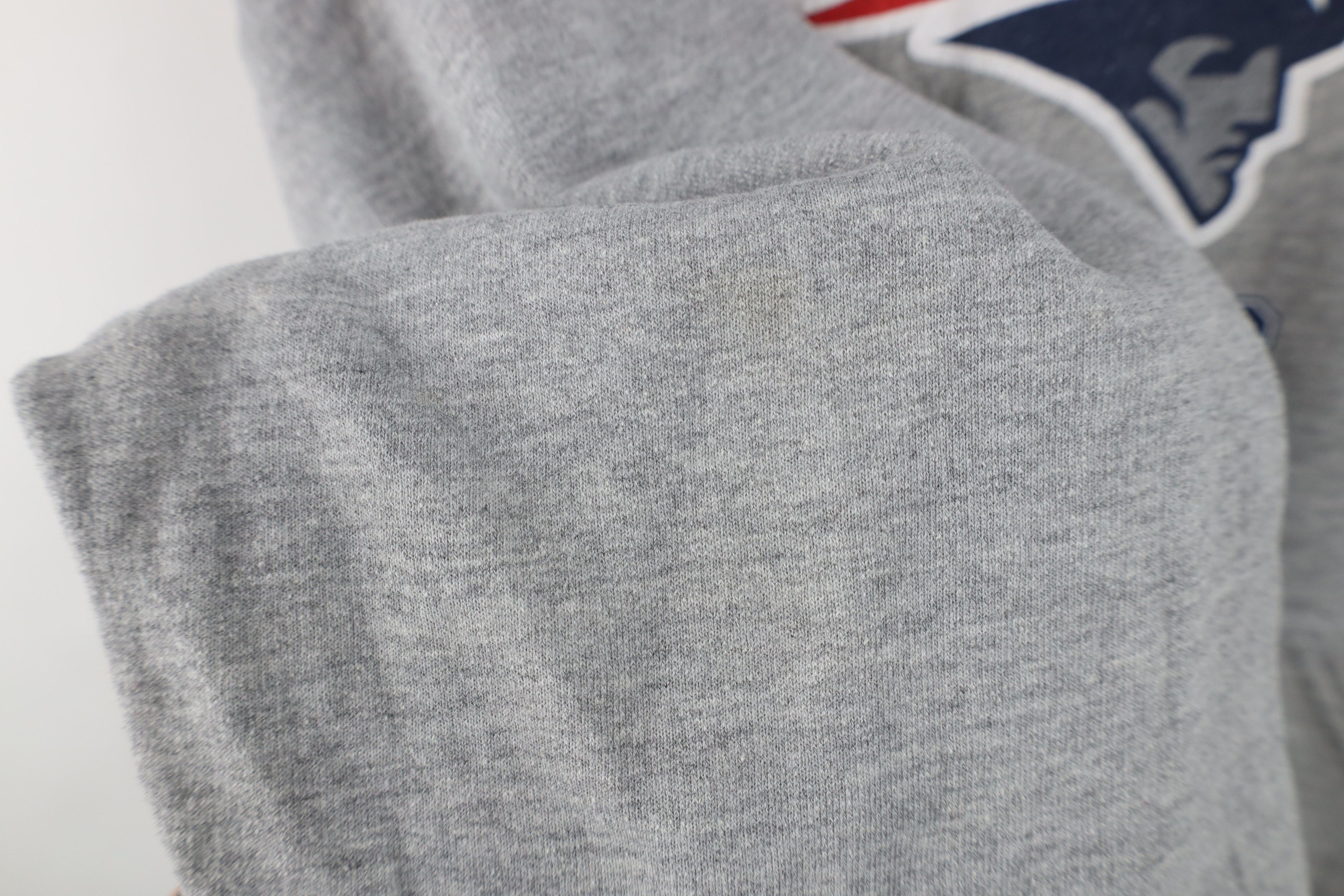 Reebok Vintage Reebok Spell New England Patriots Football Hoodie Size US XL / EU 56 / 4 - 10 Thumbnail