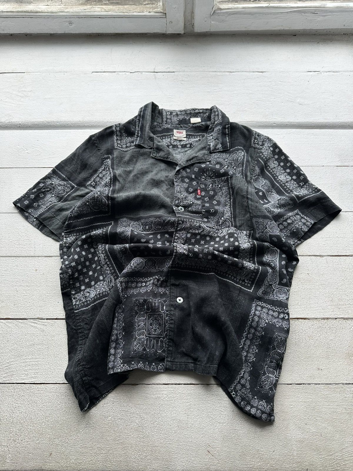 Levi's × Levi's Vintage Clothing × Vintage 🚨Vintage Levi’s BANDANA PRINT Black Button Longsleeve HAWAII Size US S / EU 44-46 / 1 - 1 Thumbnail