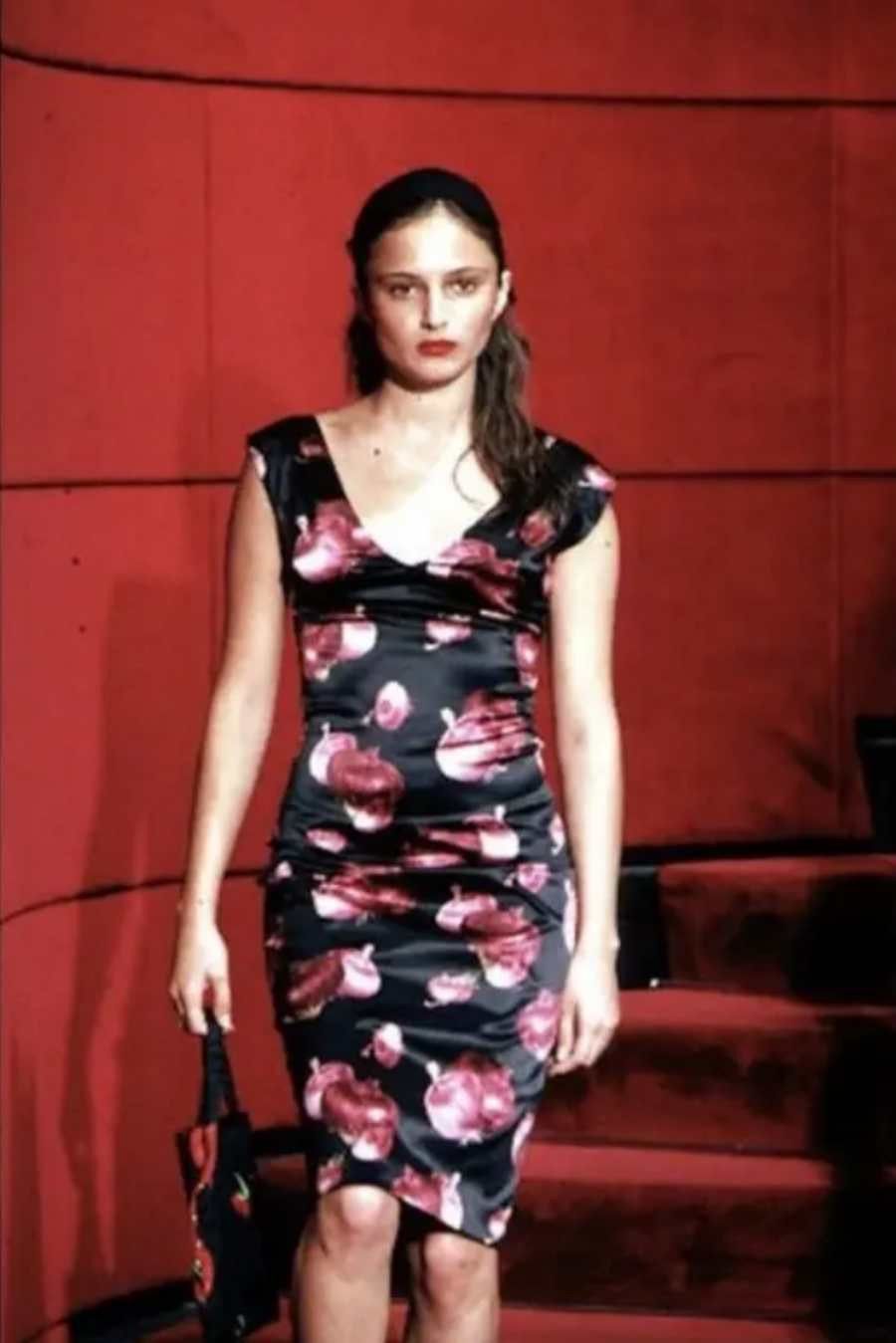 Dolce & Gabbana Runway Dolce & Gabbana Red Onions 1999 Kendall Jenner Dress Size XS / US 0-2 / IT 36-38 - 3 Thumbnail