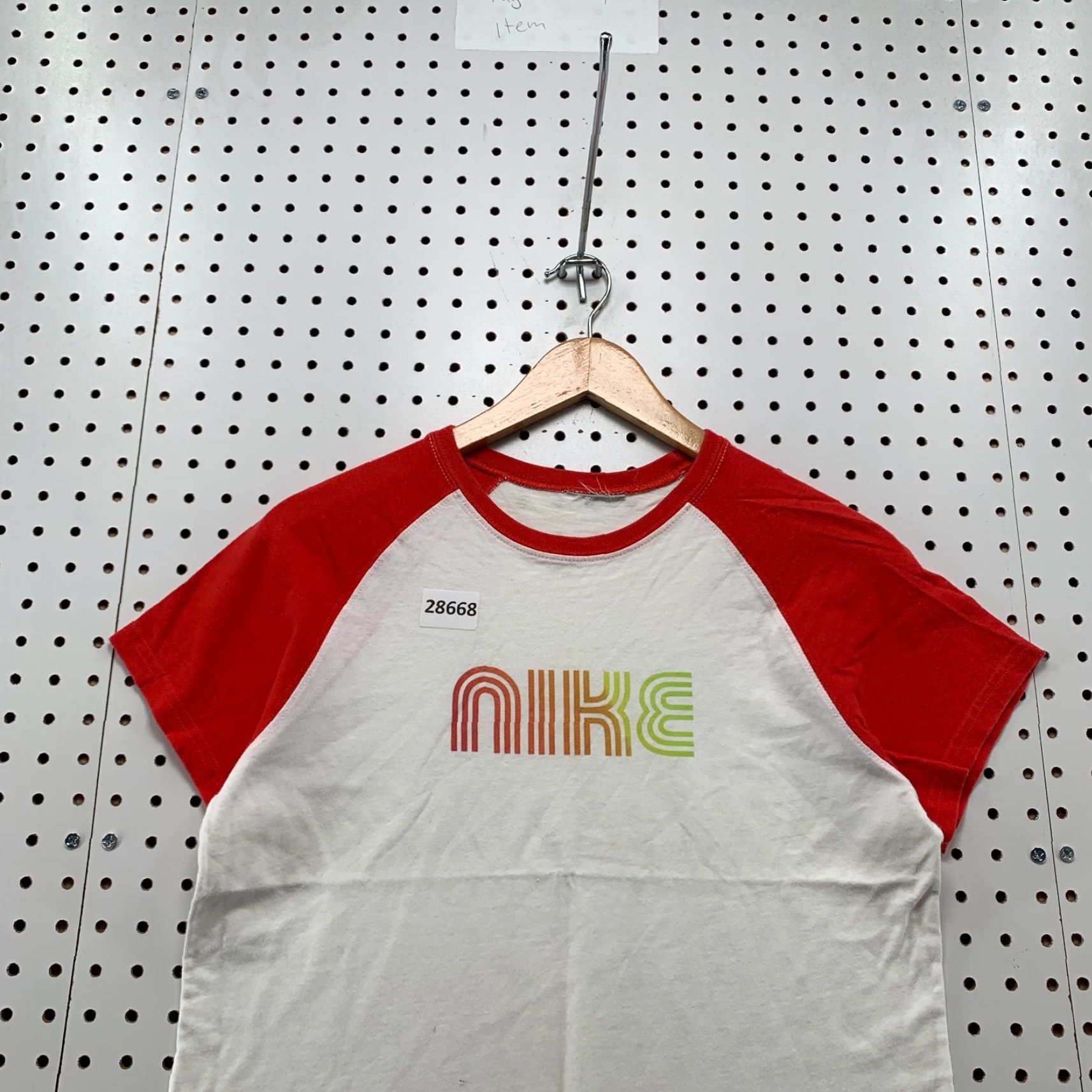 Nike VINTAGE Nike Shirt Womens Medium White Raglan 18.5x22 2000s 90s Fashion Womens Shirt Nike White Raglan Medium Size M / US 6-8 / IT 42-44 - 5 Thumbnail