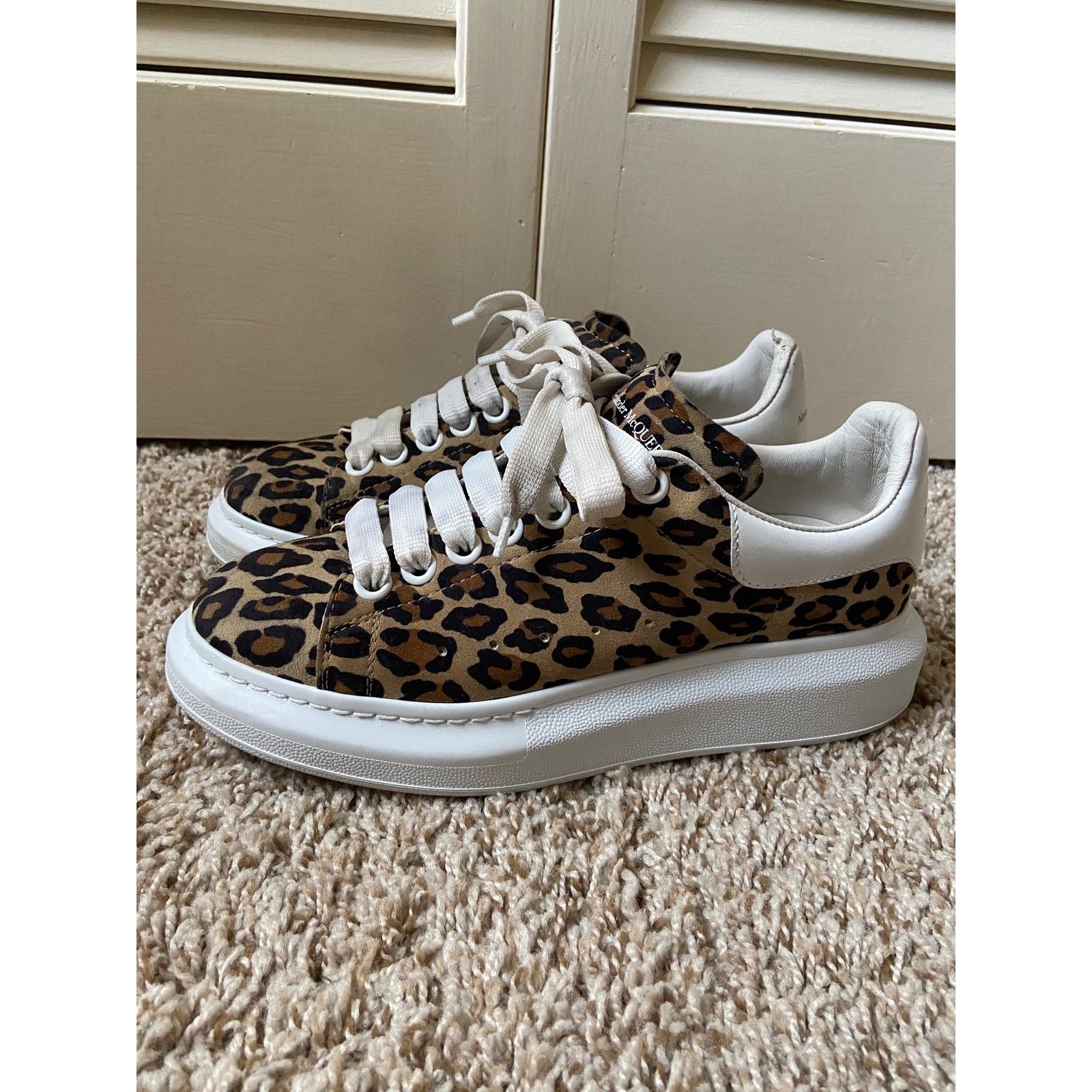 Alexander McQueen Alexander McQueen Oversized White Leather Shoes Leopard 37D Size US 7 / IT 37 - 6 Thumbnail