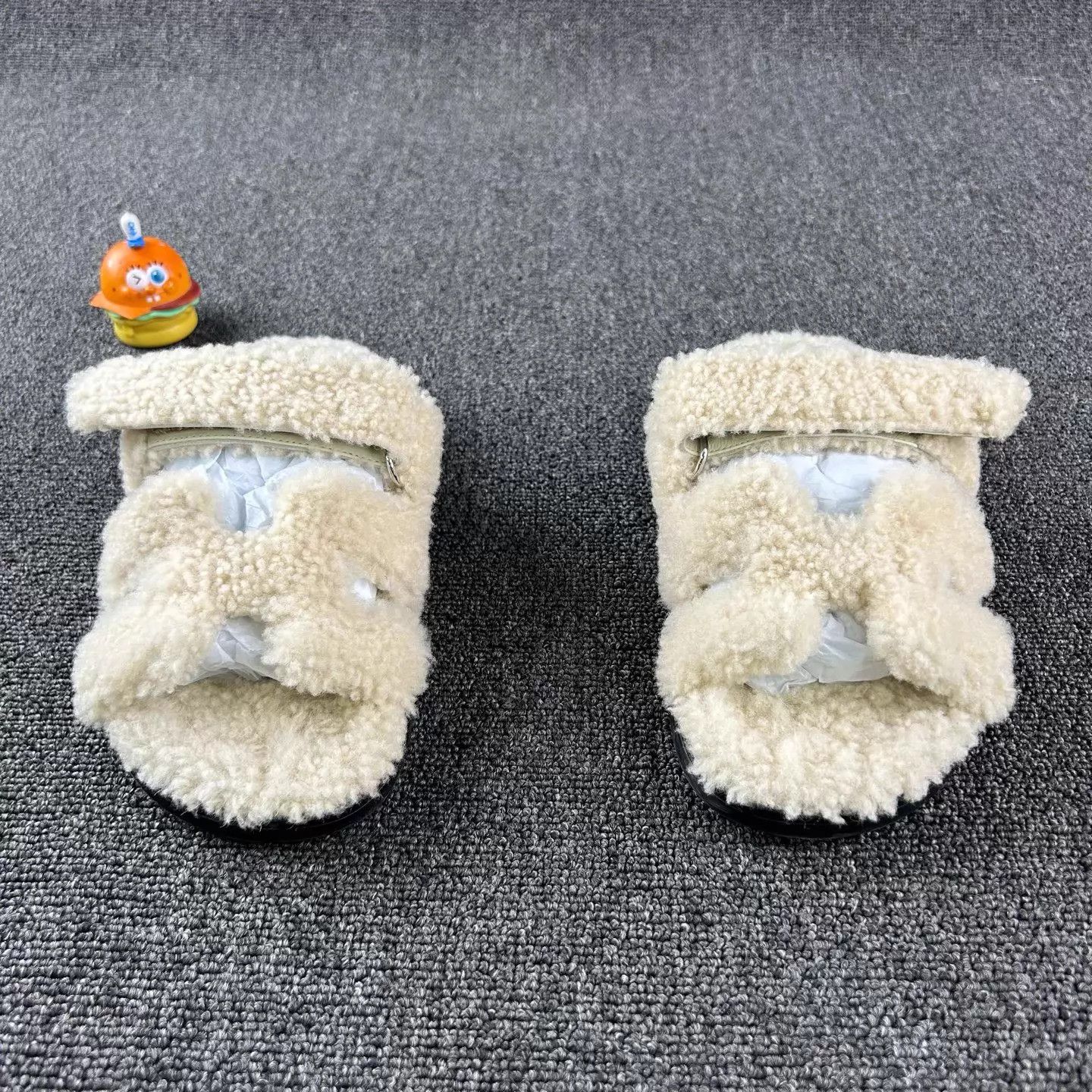Hermes Hermes Lambskin Teddy Slippers White 38 Size US 7.5 / IT 37.5 - 2 Thumbnail