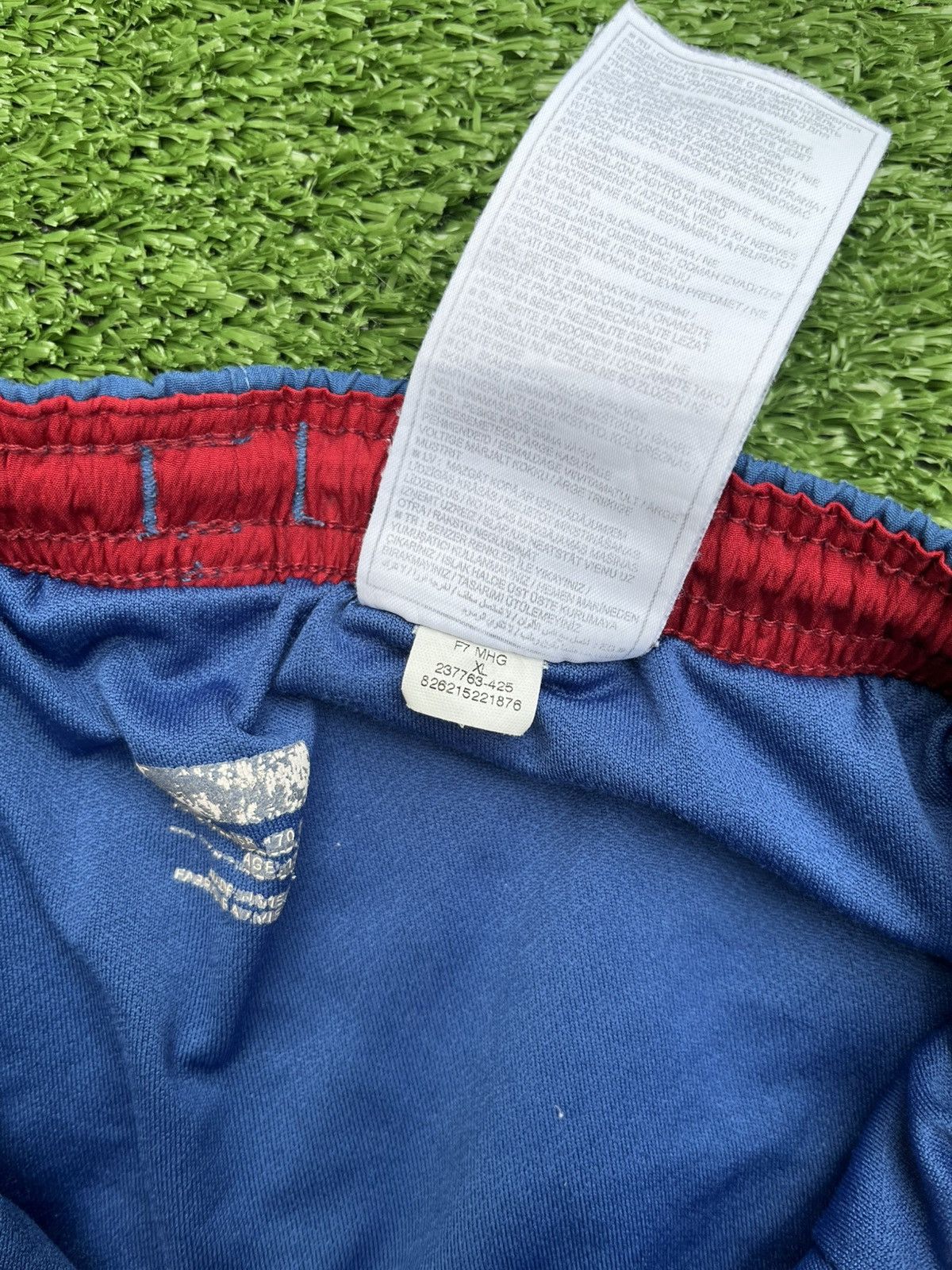 Nike Vintage shorts from fc Barcelona Size US 34 / EU 50 - 7 Thumbnail