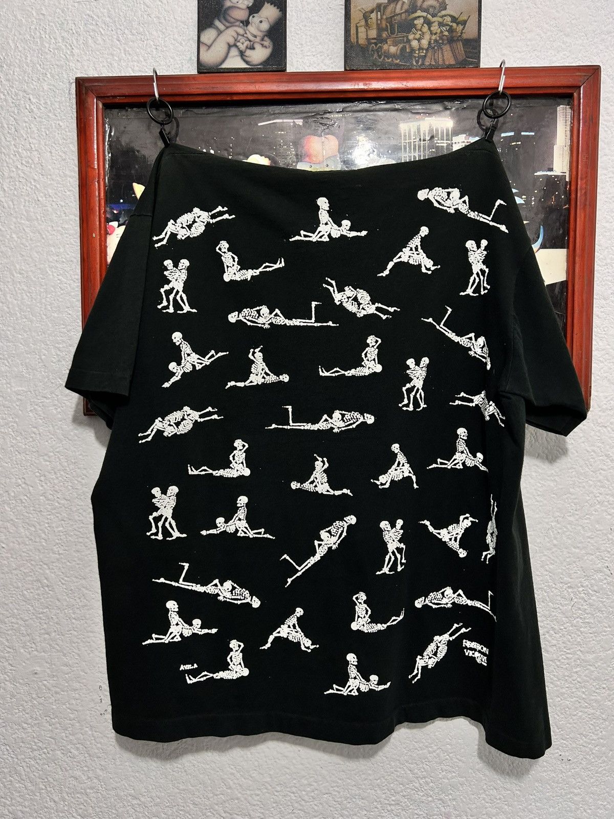 Fashion Victim FASHION VICTIM KAMASUTRA SKULLS VINTAGE SHIRT 1989 Size US XL / EU 56 / 4 - 4 Thumbnail