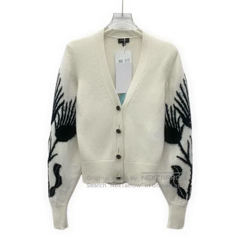 Chanel Chanel White arm wings cashmere V-neck single-breasted lon Size XXS / US 00 / IT 34 - 1 Thumbnail