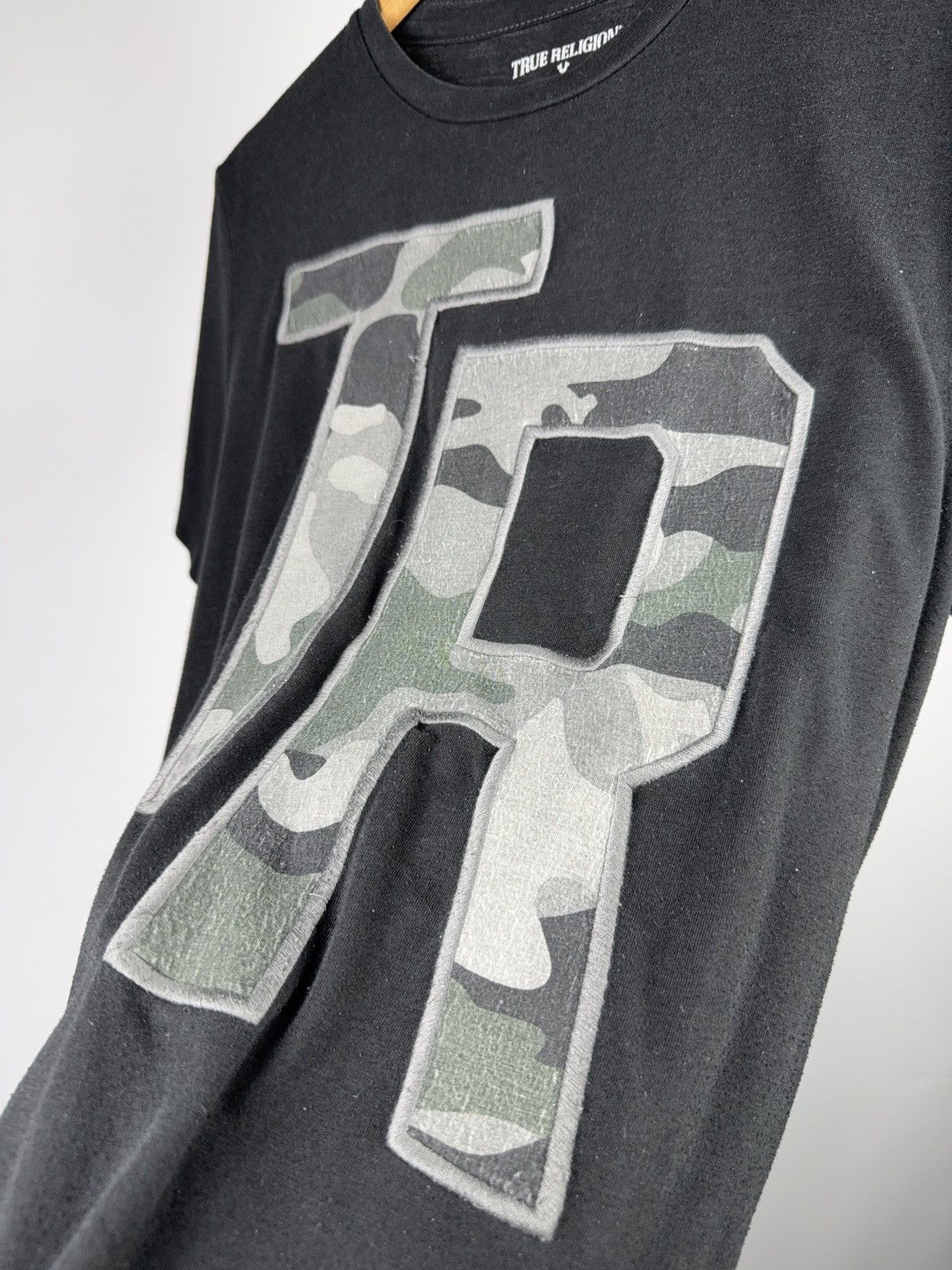 True Religion 00s Y2K True Religion TR Camo Logo Graphic T-Shirt Black Size US M / EU 48-50 / 2 - 7 Thumbnail