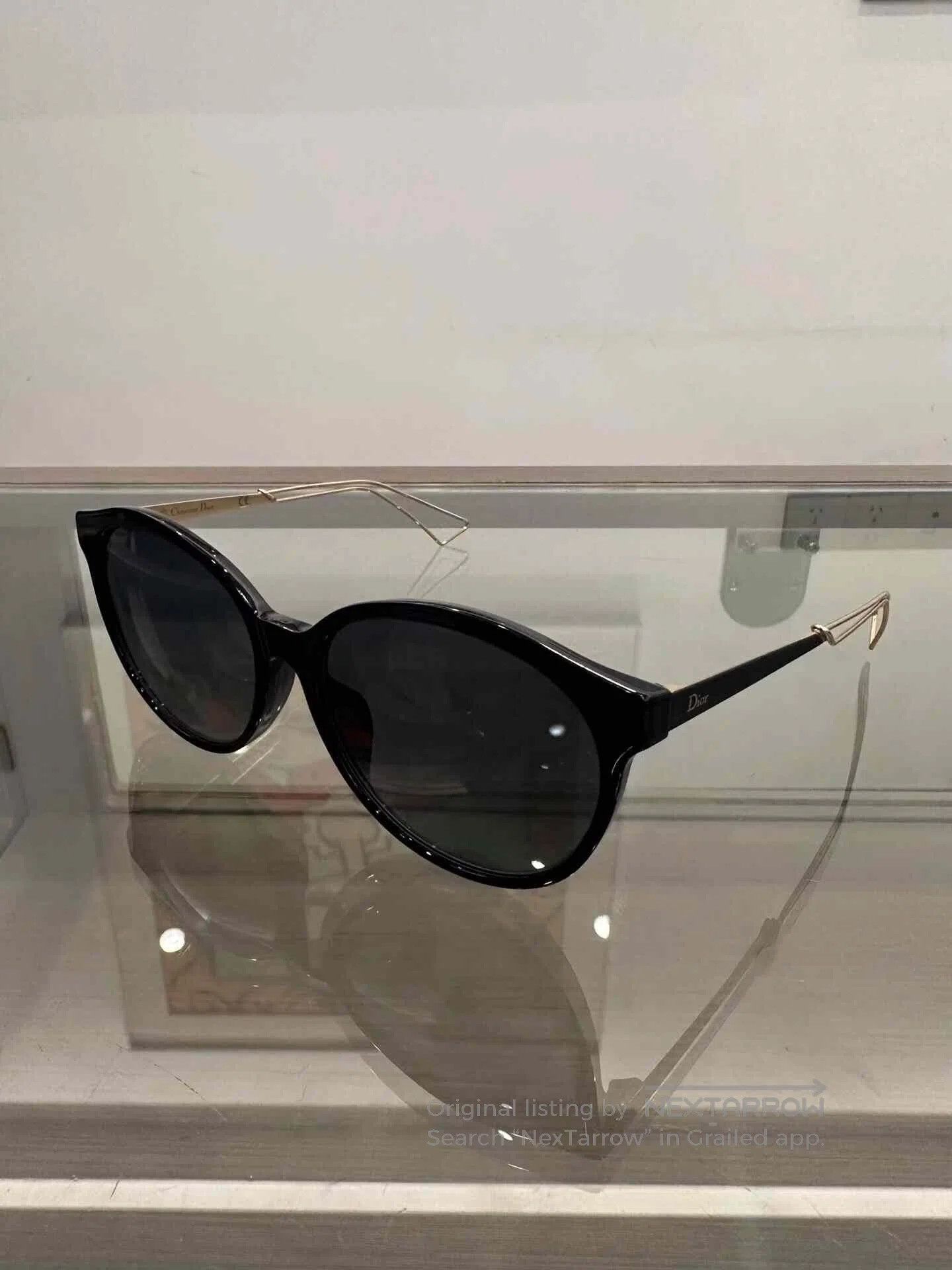 Dior Dior Black Cat-Eye Gold Logo Sunglasses. Size ONE SIZE - 1 Thumbnail
