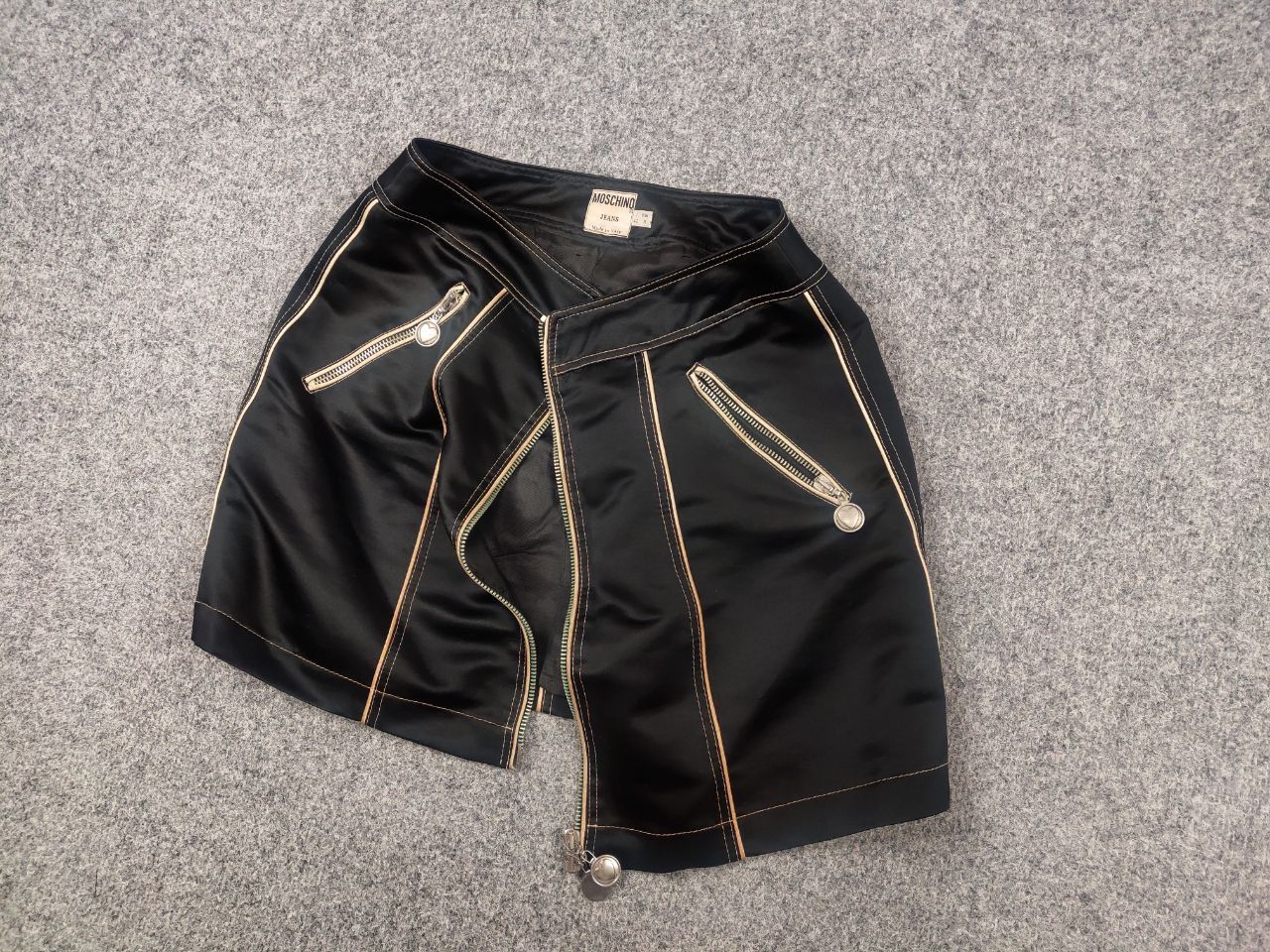 Moschino Vintage 90's Moschino shiny mini skirt heart-shaped zip Y2K Size 30" / US 8 / IT 44 - 5 Thumbnail