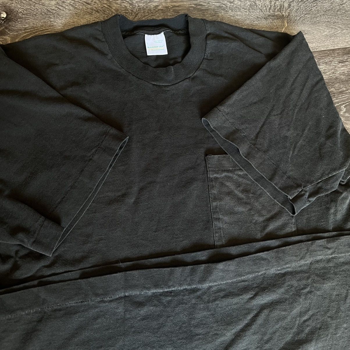 Vintage Vintage 1990s Slammer USA Munsingwear Pocket Black Blank Tee Size US L / EU 52-54 / 3 - 6 Thumbnail
