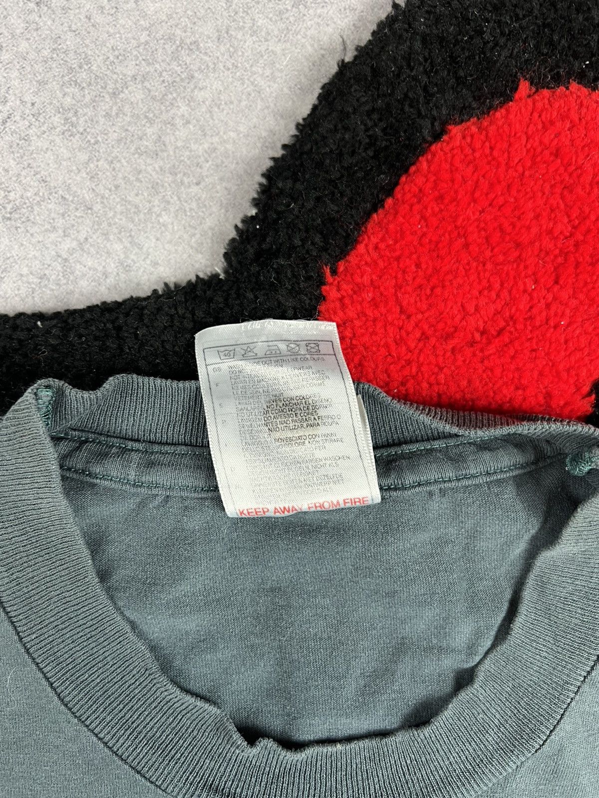 Vintage Vintage 90s Nike Faded Big Logo Swoosh Y2K Tee Shirt Size US L / EU 52-54 / 3 - 9 Thumbnail