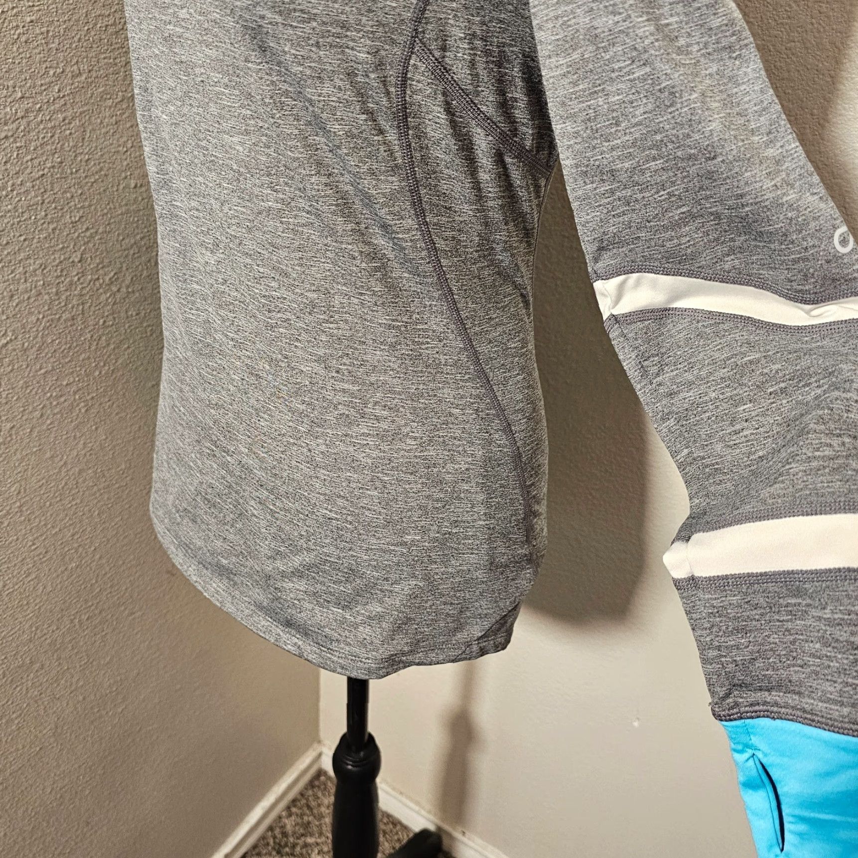 Gap Gap Fit Women's Hoodie 1/2 Zip Sweatshirt Charcoal Grey S Heather Thumbhole Activewear Zip Full Zip|Gray Womens Hoodies Size S / US 4 / IT 40 - 4 Thumbnail