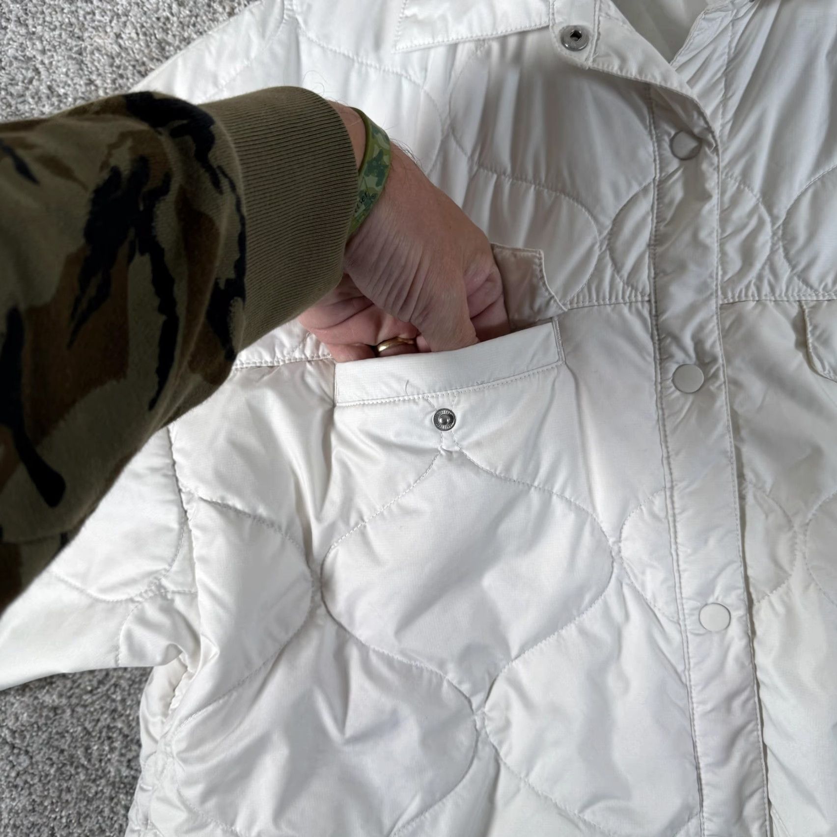 Nike Nike Quilted Shirt Jacket Mens Small White Snap Front Puffer Pockets FB8732-133 Size US S / EU 44-46 / 1 - 7 Thumbnail