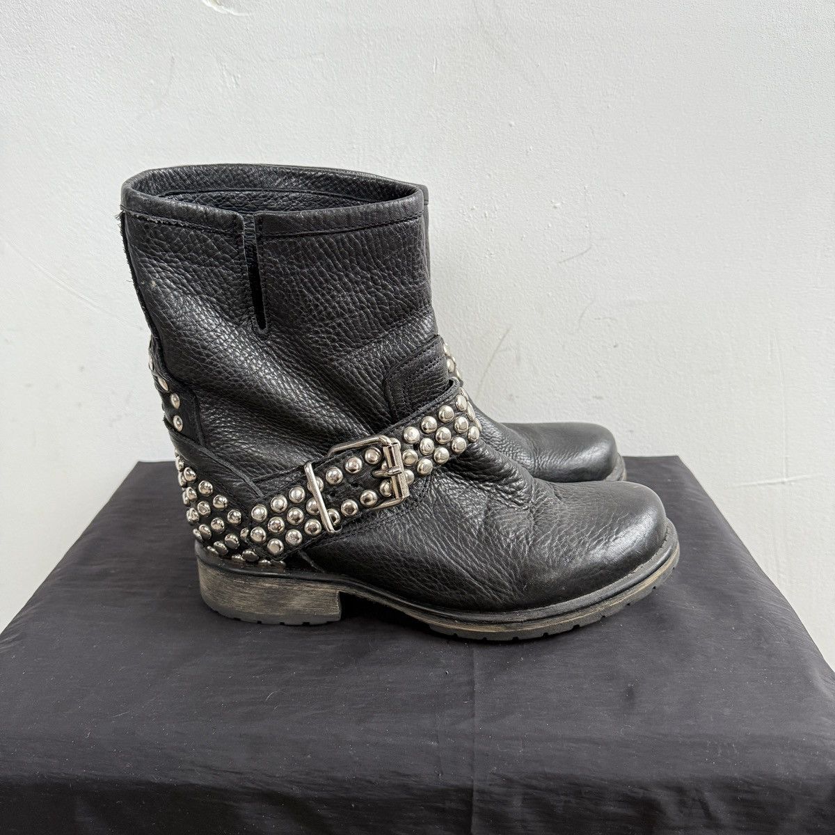 Steve Madden Steve Madden Pinned Metal Leather Ankle Boots Size US 7 / IT 37 - 2 Thumbnail