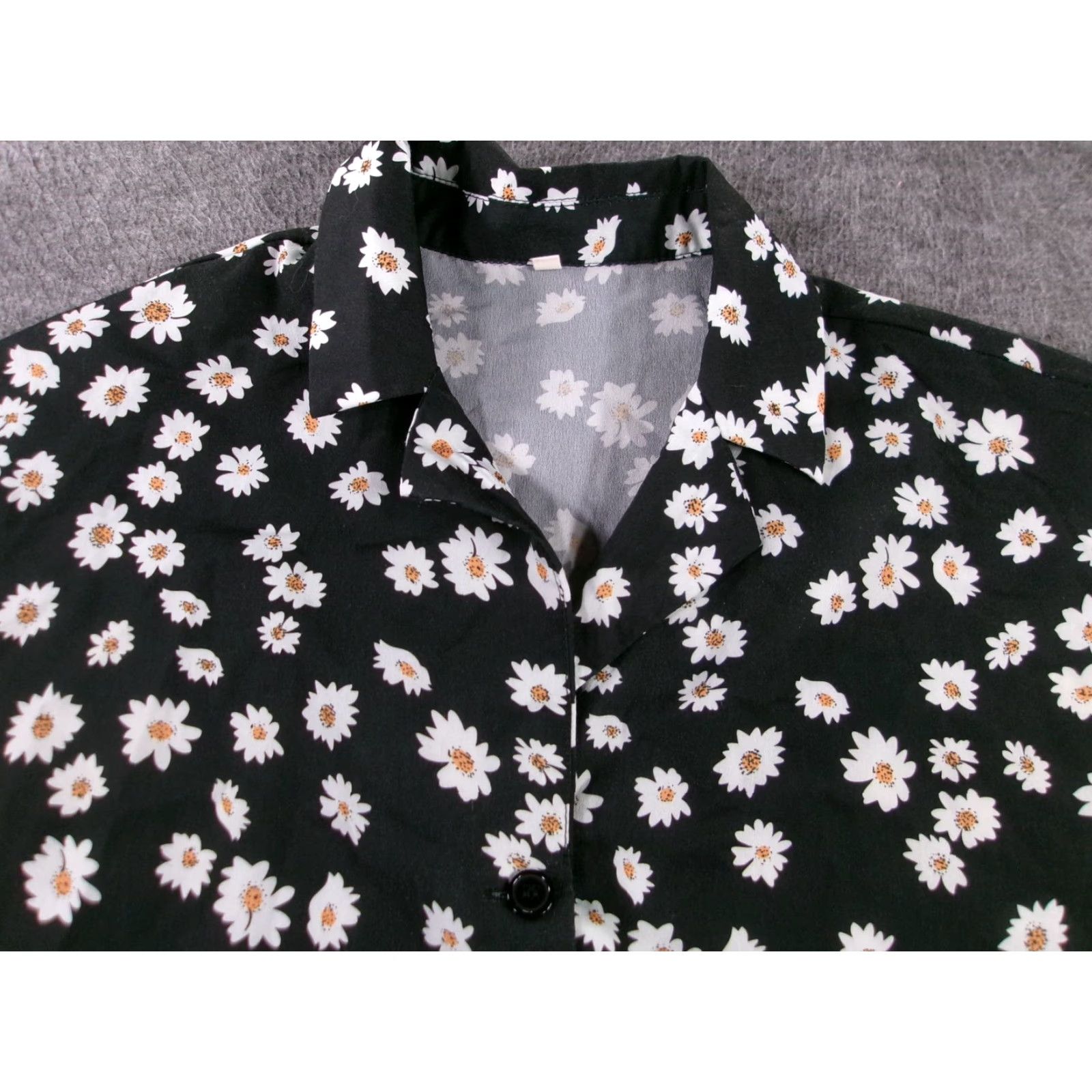 Shein Shein Blouse Women M Black Daisy Floral Button Up Collared Short Sleeve Flowy Cute Daisy Print Lightweight 97% Cotton 3% Spandex Size M / US 6-8 / IT 42-44 - 2 Thumbnail