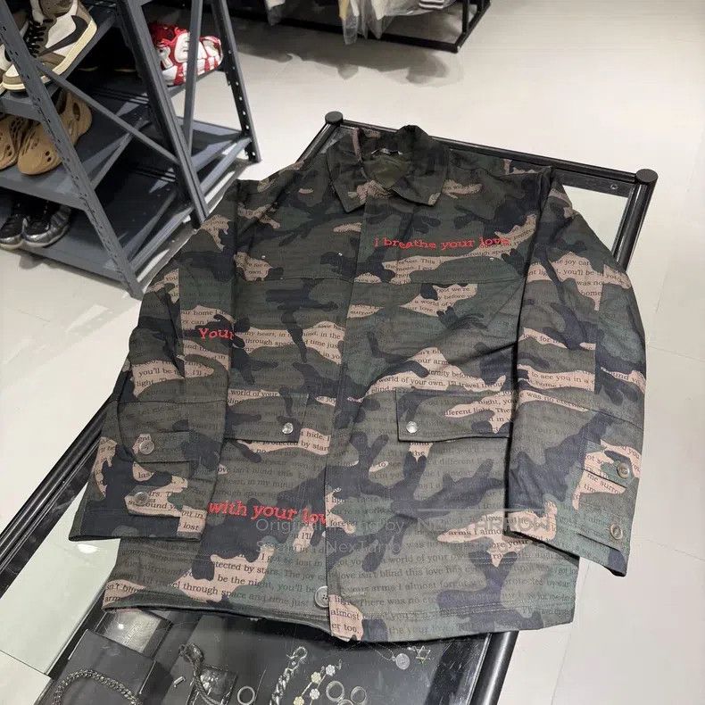 Valentino Valentino Men's military green camouflage embroidered padd Size US L / EU 52-54 / 3 - 1 Thumbnail