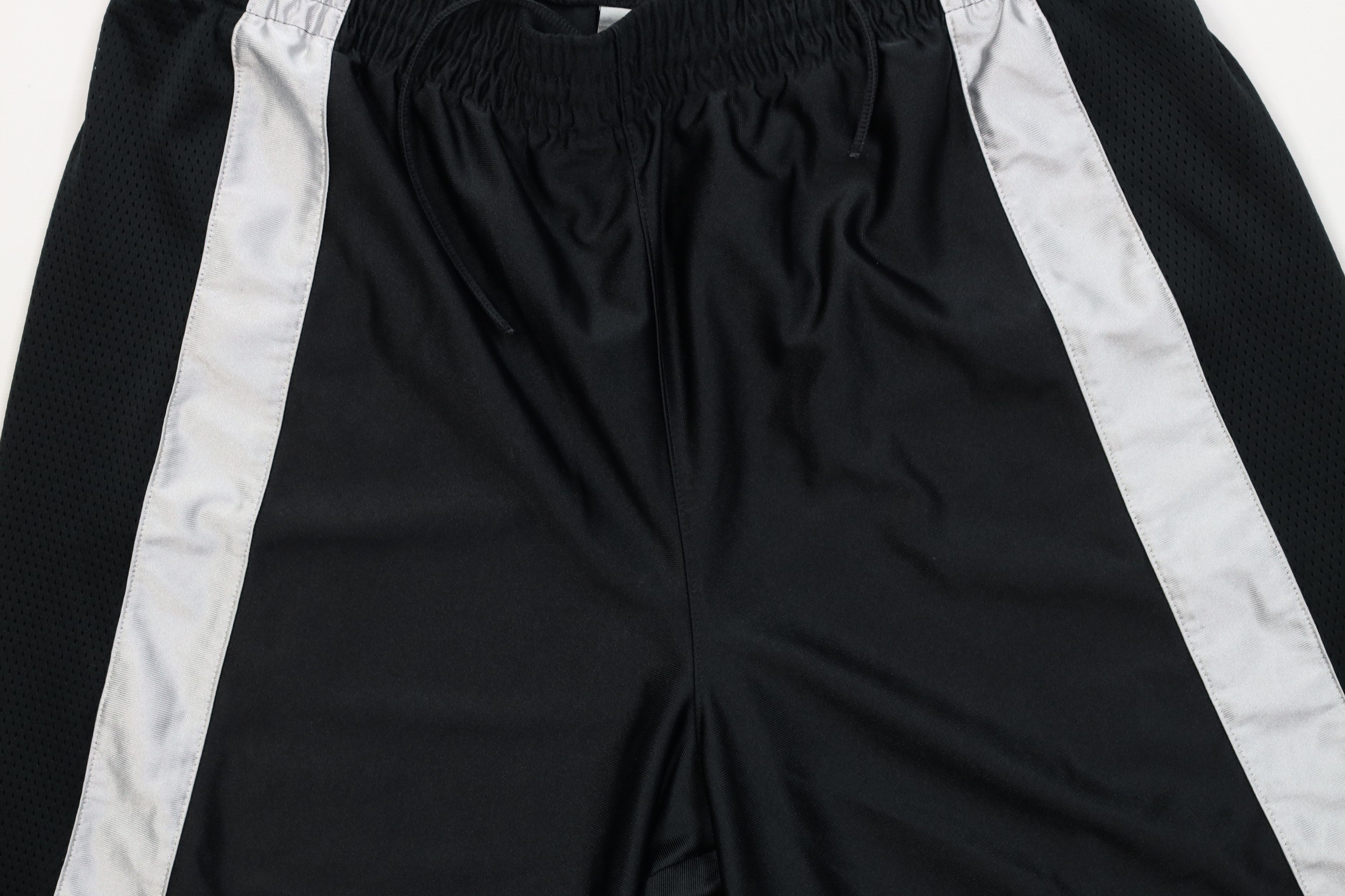 Nike Vintage Y2K Nike Mini Swoosh Dazzle Basketball Shorts Black Size US 32 / EU 48 - 3 Thumbnail
