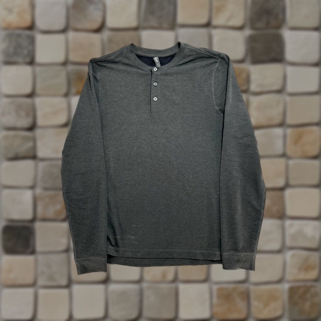 Vuori Vuori Ease Performance Mens Small Henley Shirt Gray Stretch Athleisure Running Size US S / EU 44-46 / 1 - 1 Thumbnail