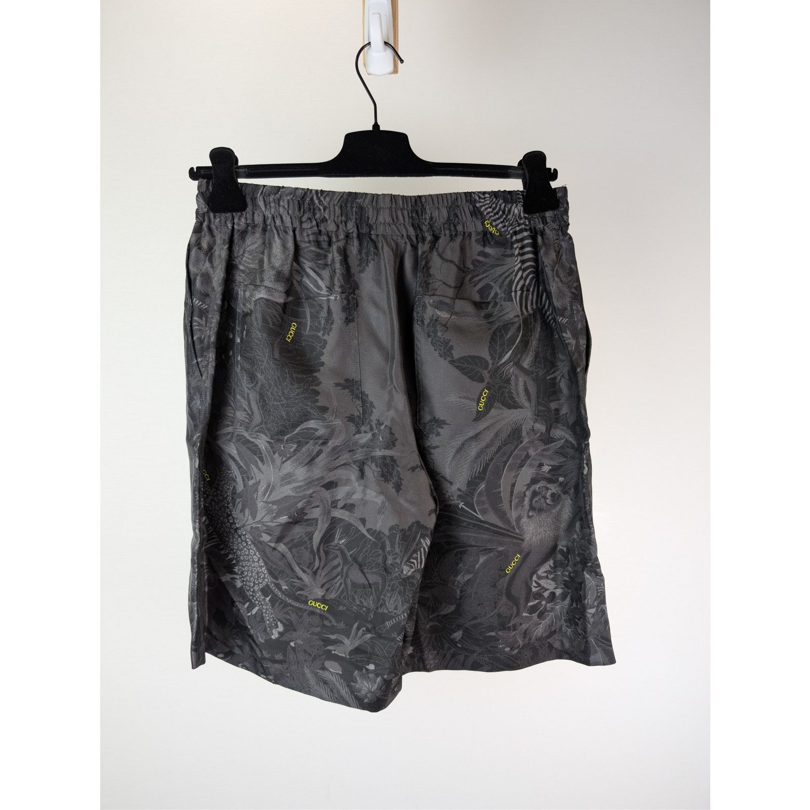 Gucci o1rshd1 Flora & Fauna Print Silk Shorts in Anthracite Gray Size US 32 / EU 48 - 11 Thumbnail