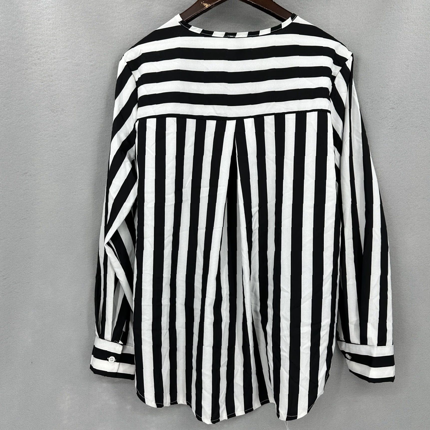 Vintage Venti 6 Blouse Womens Large V Neck Stripe Black - Casual, Business, Party/Cocktail - Long Sleeve - Pullover - Classic, All Seasons - Womens - Size L Size L / US 10 / IT 46 - 4 Thumbnail