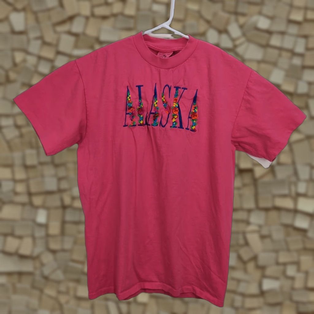Vintage VINTAGE Bumwraps Alaska Embroidered T Shirt Pink Medium Unisex 1990s Cotton Graphic Tee Short Sleeve US Made Size US M / EU 48-50 / 2 - 1 Thumbnail