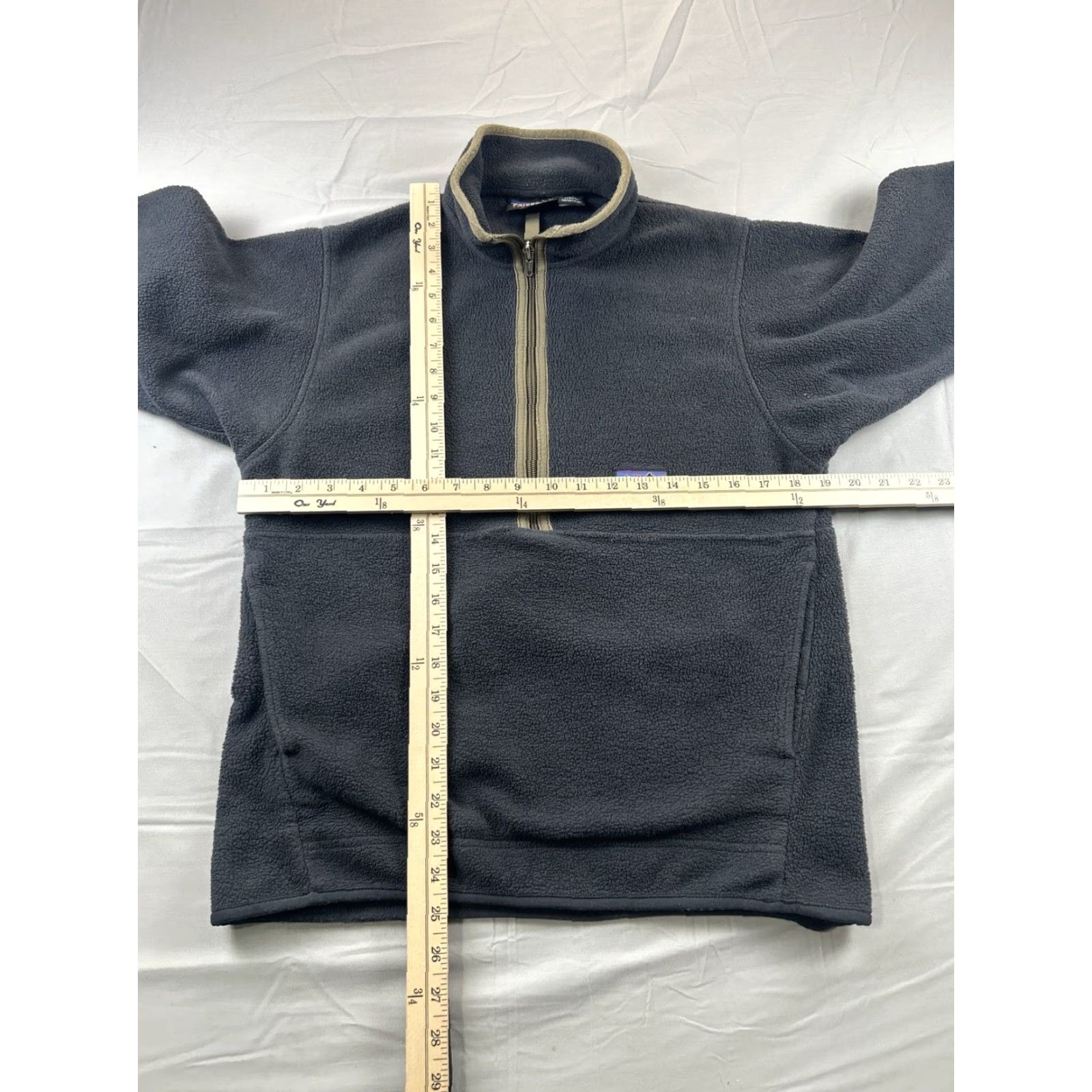 Patagonia VINTAGE Patagonia Synchilla Small Men’s Black Half Zip Sweater Pullover - Men, S, Black, Polyester, Zip, Sweater Size US S / EU 44-46 / 1 - 4 Thumbnail