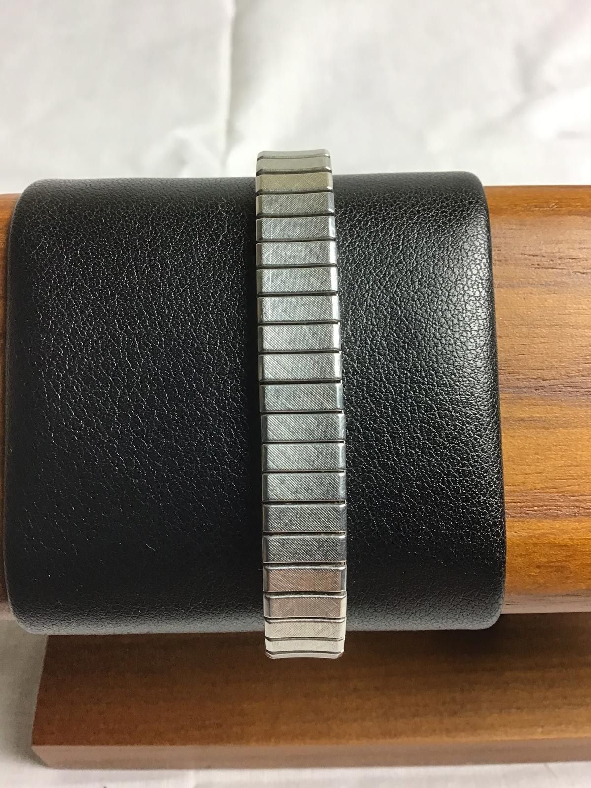 Seiko Seiko Classic Black Dial Stainless Steel Watch V401-4661 R2 Size ONE SIZE - 4 Thumbnail