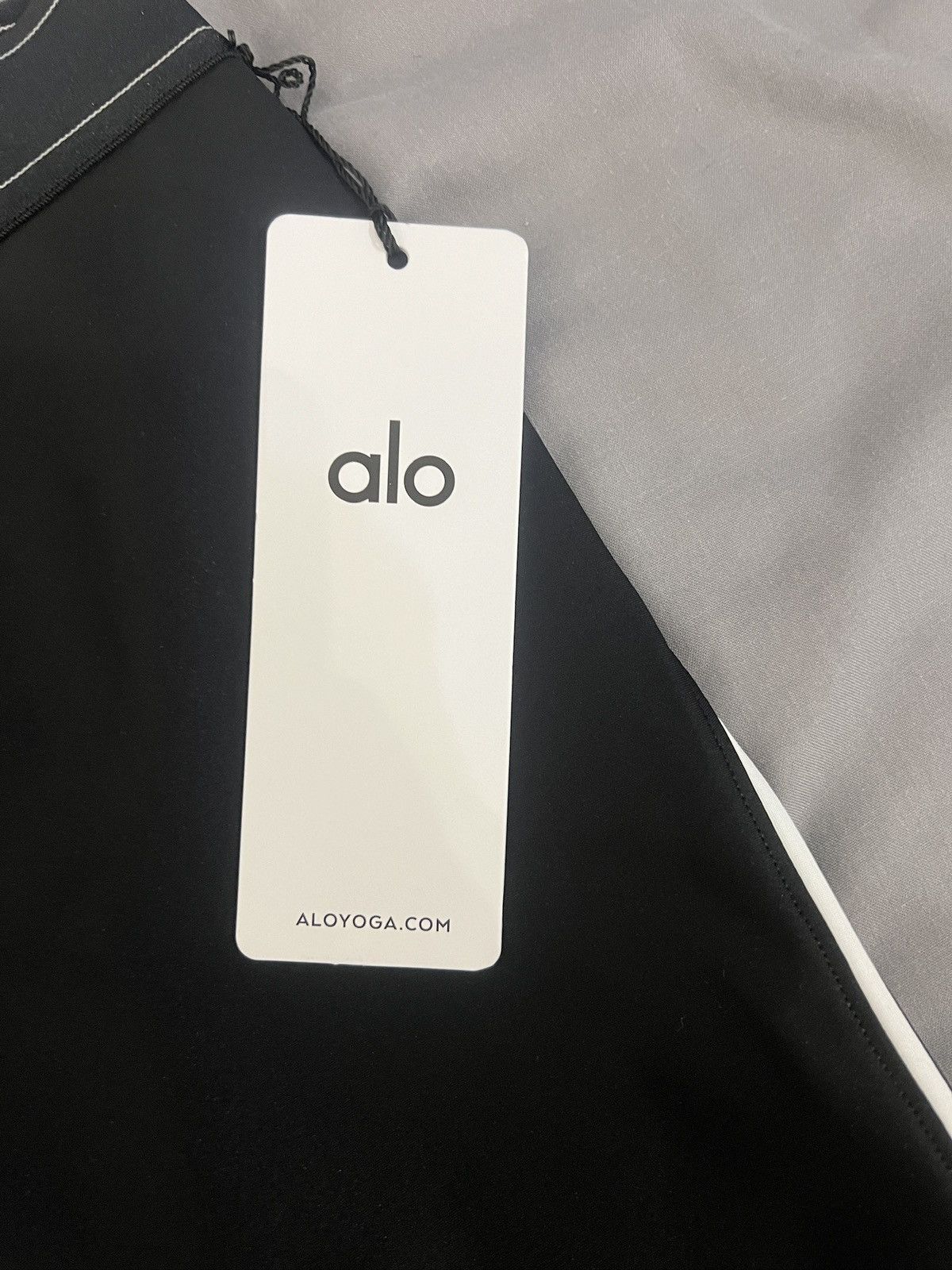 Alo Yoga Alo Yoga Bra and Leggings Set Size 28" / US 6 / IT 42 - 2 Thumbnail