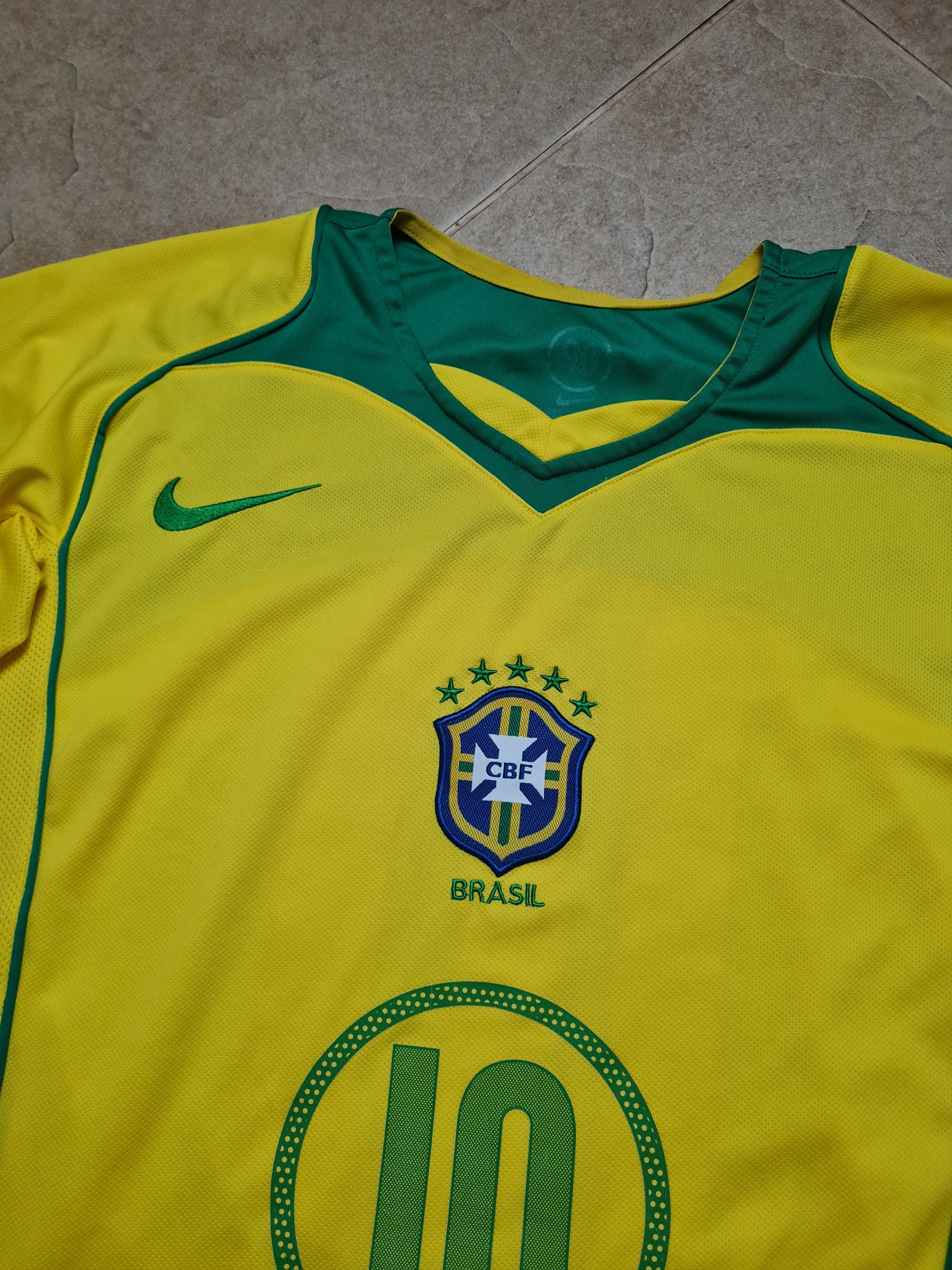 Nike NIKE Brazil 2004 #10 Ronaldinho Vintage Soccer Shirt Size US L / EU 52-54 / 3 - 13 Thumbnail