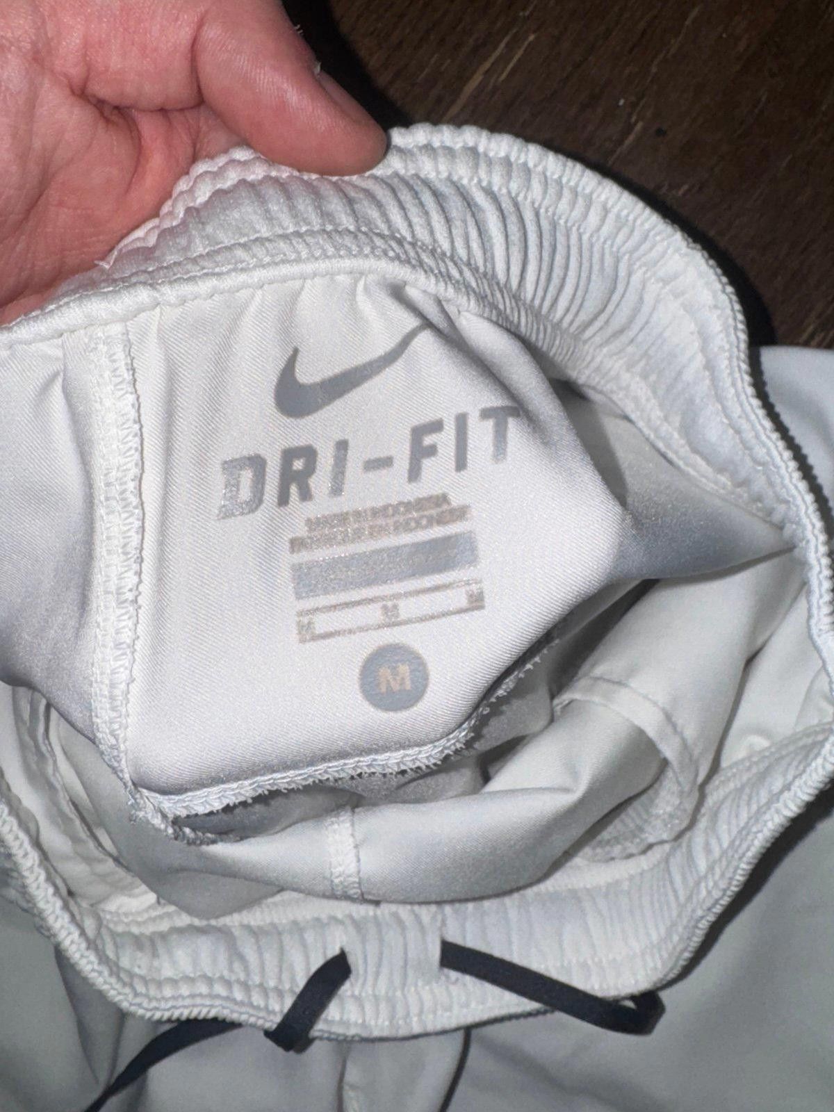 Nike Vintage Y2K Nike DriFit Chaminade Tennis Shorts Sz M Rare Size US 32 / EU 48 - 4 Thumbnail