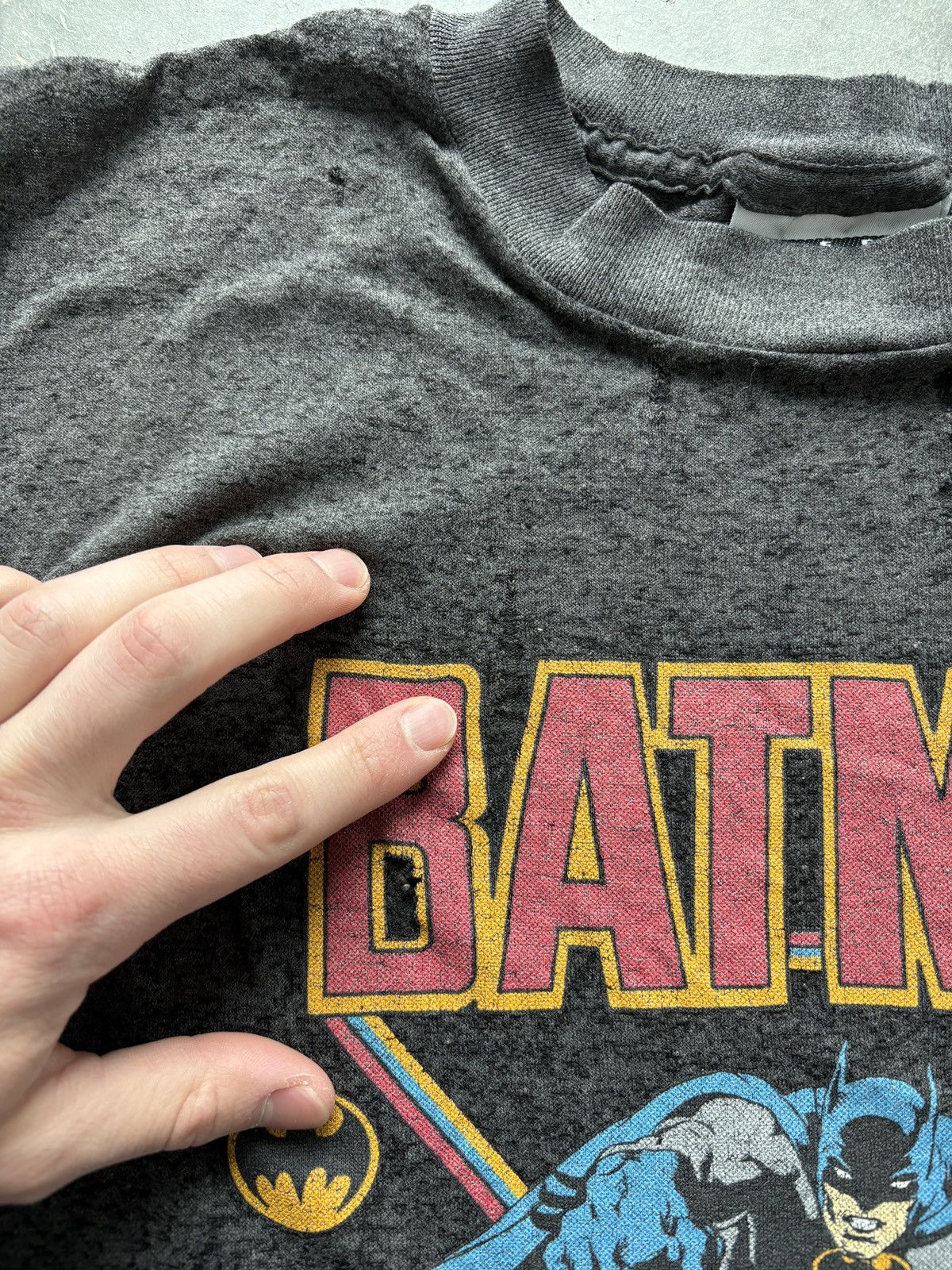 Vintage Vintage 80s Batman Graphic Tee Paper Thin Thrashed Size US L / EU 52-54 / 3 - 9 Thumbnail