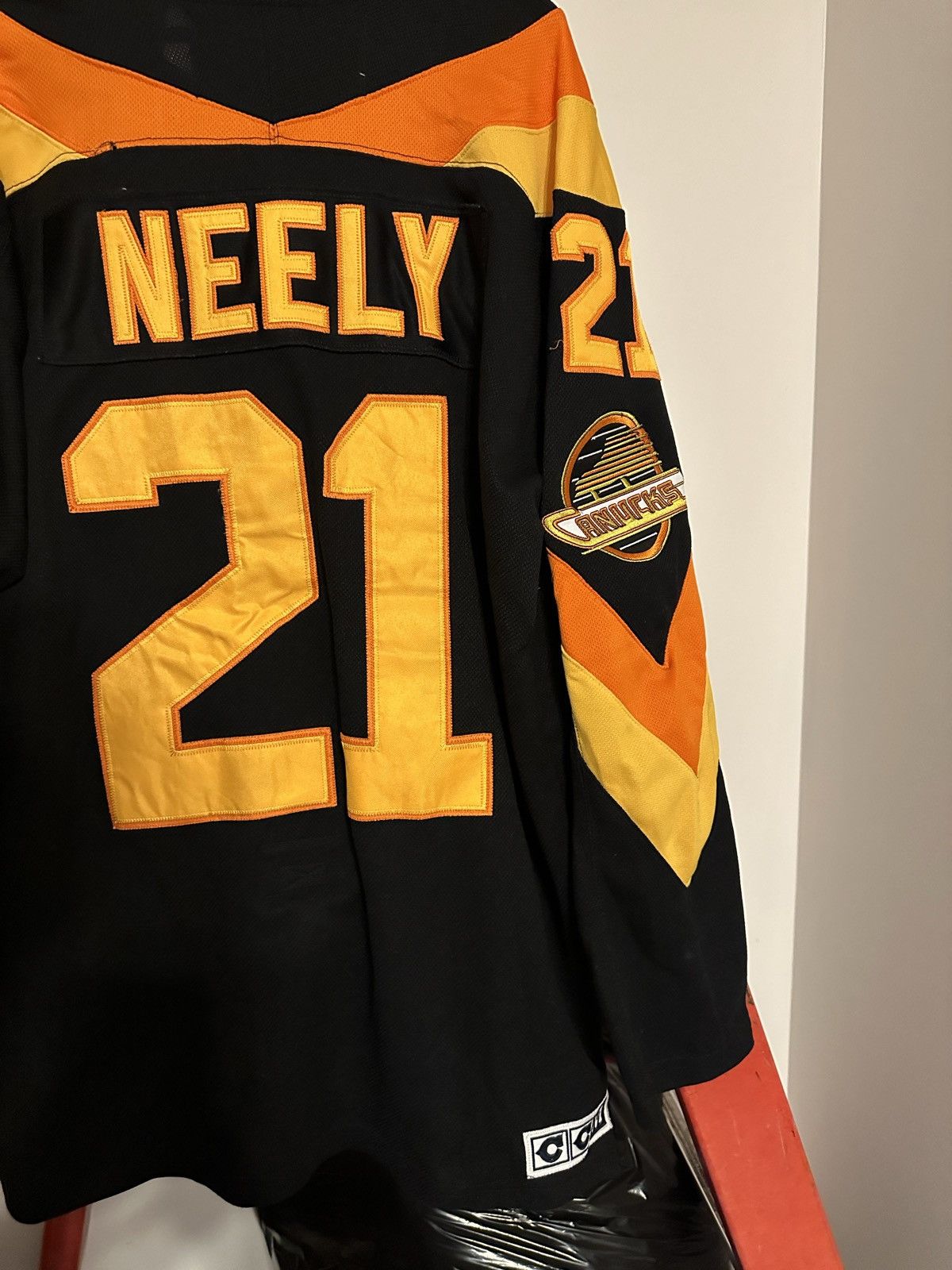 Ccm RARE AUTHENTIC VINTAGE CAM NEELY JERSEY CCM CANUCKS XL Size US XL / EU 56 / 4 - 3 Thumbnail