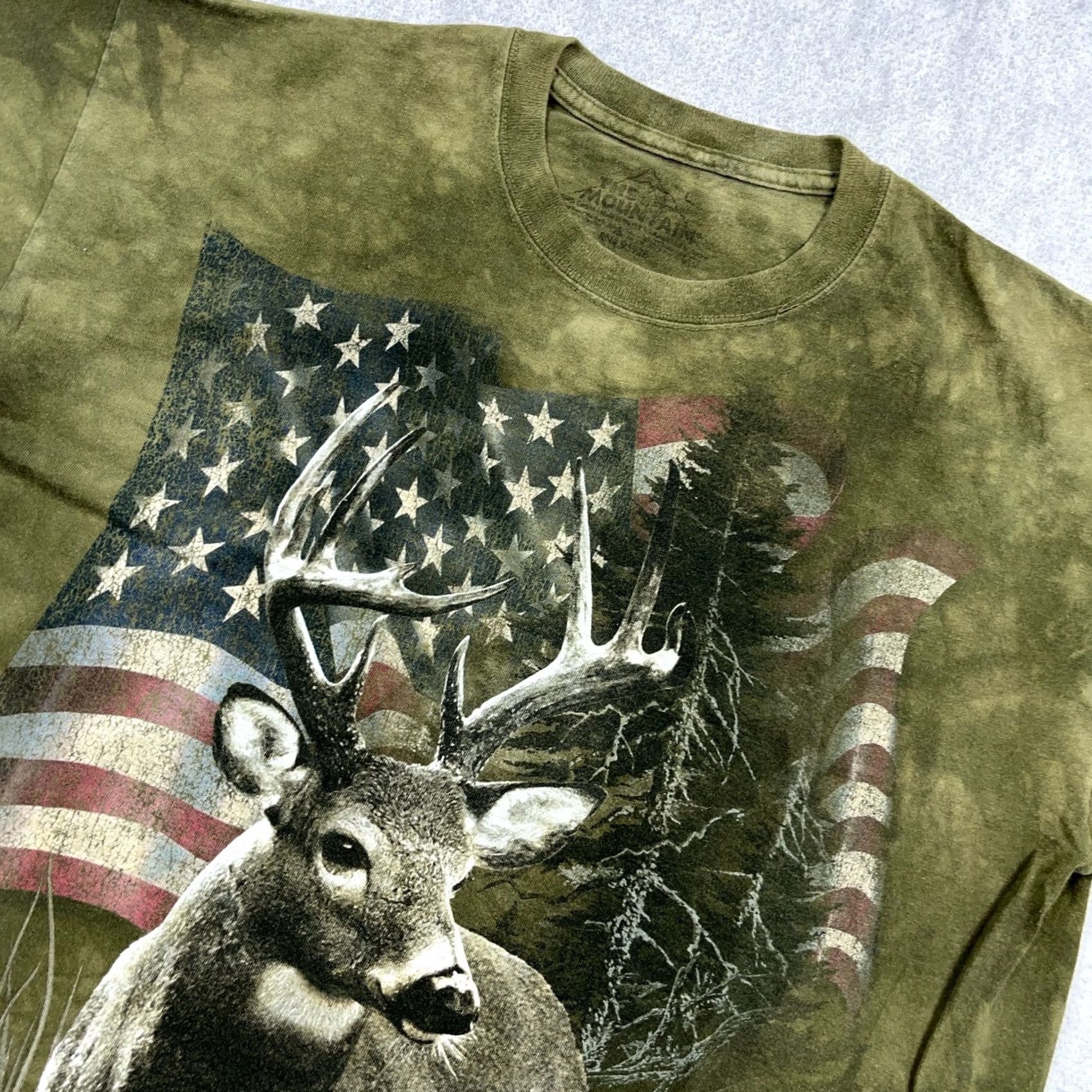 The Mountain The Mountain VTG Mens Large Green Tie Dye Nature Deer Buck American Flag Shirt Size US L / EU 52-54 / 3 - 3 Thumbnail