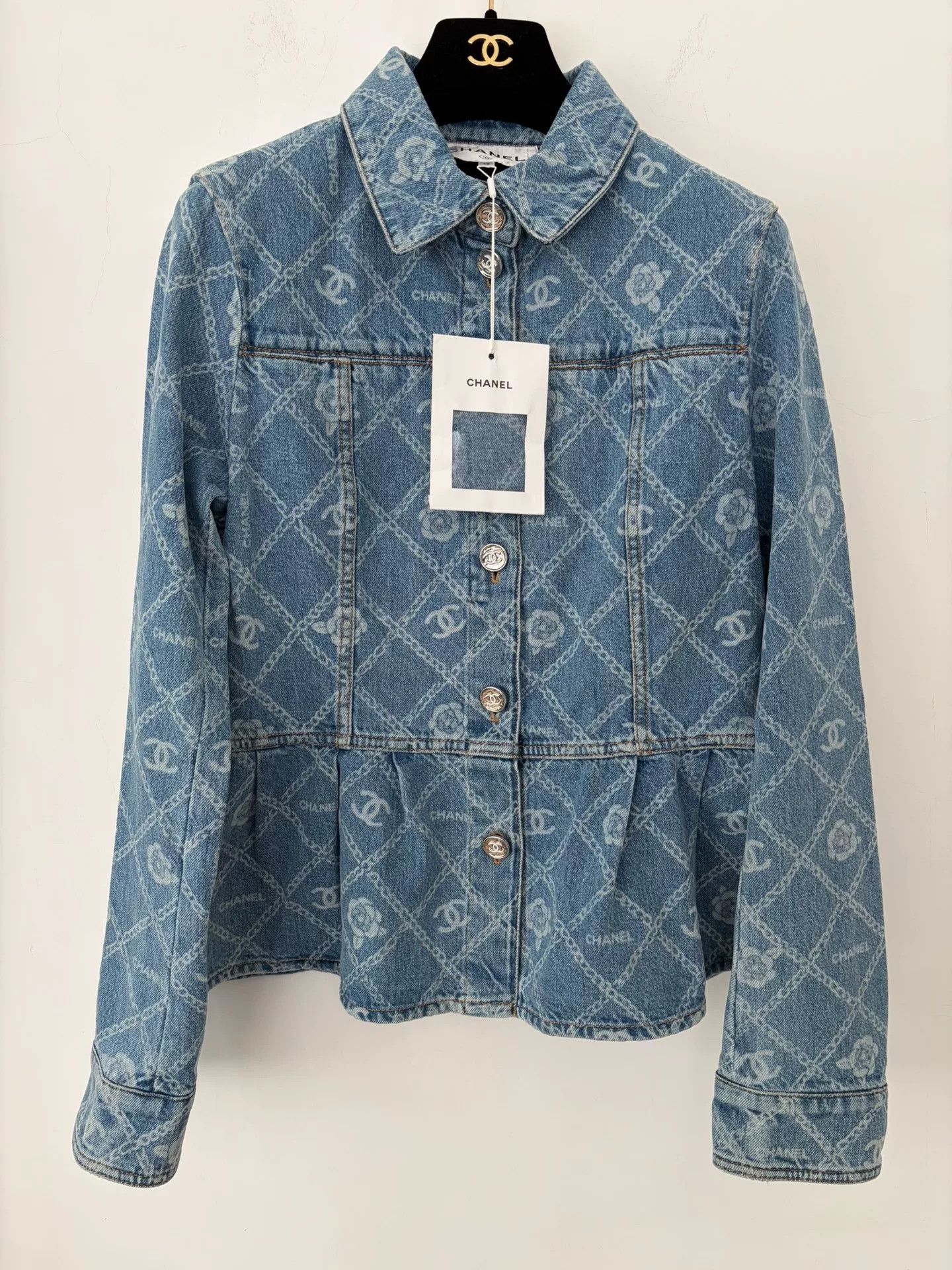 Chanel Chanel Blue Camellia Denim Jacket Size US L / EU 52-54 / 3 - 1 Thumbnail