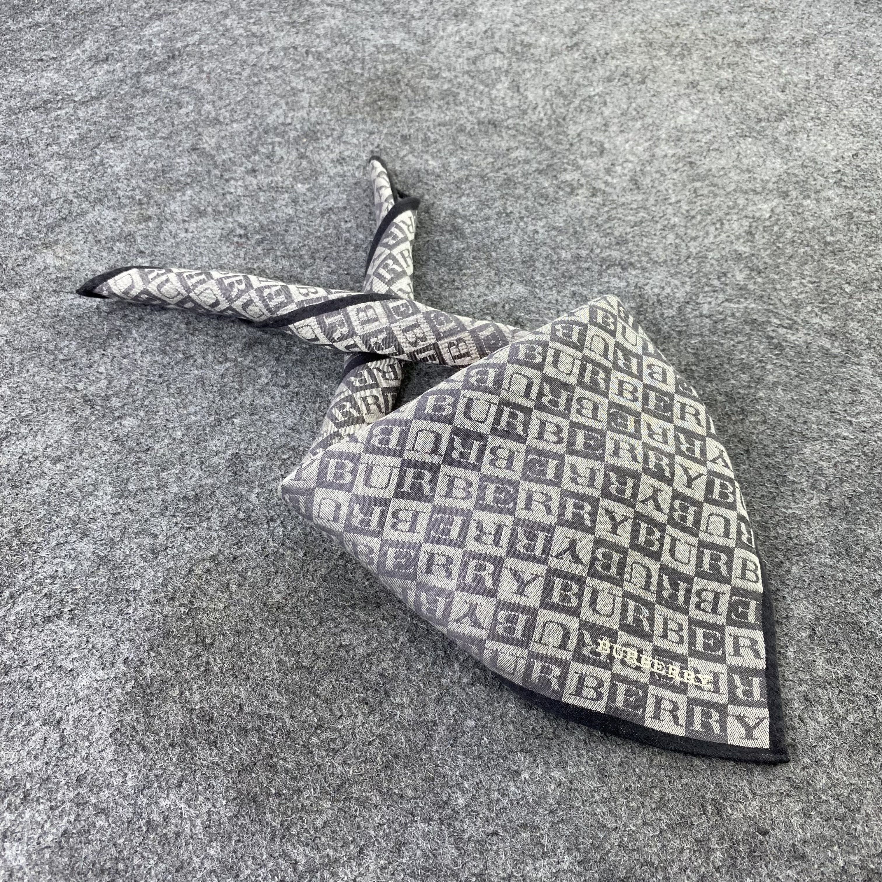 Burberry × Vintage Burberry Handkerchief / Bandana / Neckerchief-B950 Size ONE SIZE - 1 Thumbnail