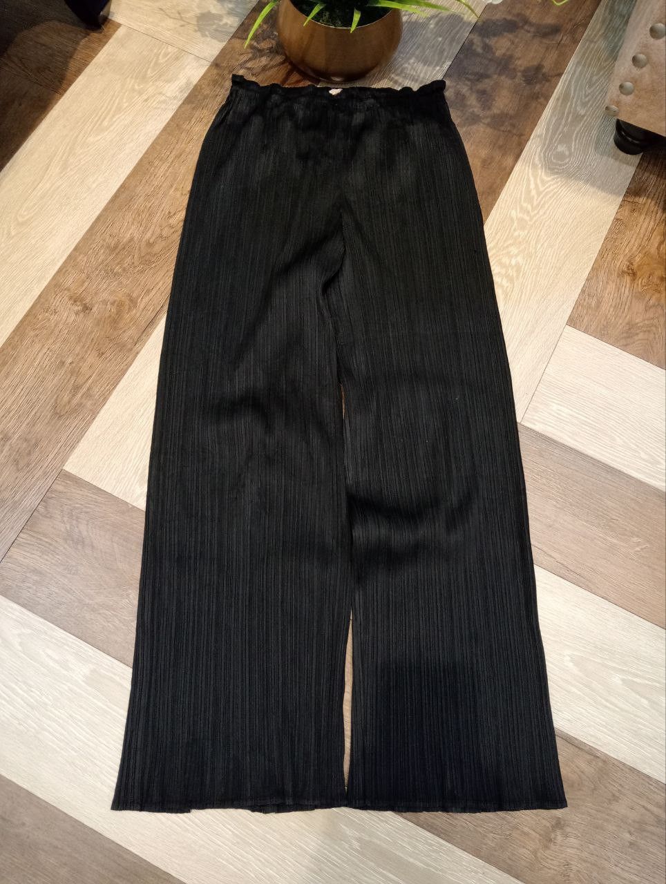 Pleats Please Issey Miyake PLEATS PLEASE ISSEY MIYAKE PLEATED PANTS - BLACK Size 25" / US 0 / IT 36 - 2 Thumbnail