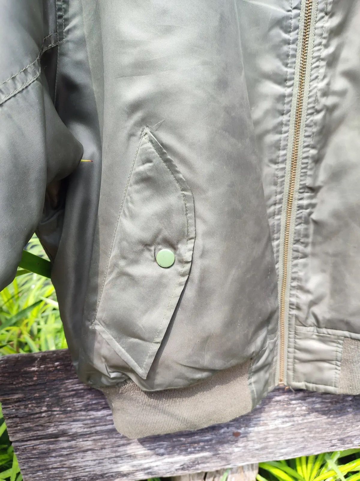 Japanese Brand Vintage Suntory Coffee Bomber Jacket – Japanese Promo Size US L / EU 52-54 / 3 - 7 Thumbnail