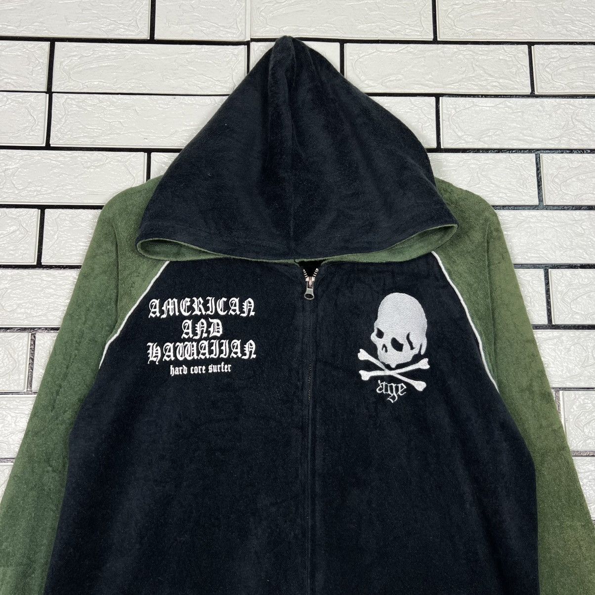 Vintage AMERICAN AND HAWAIIAN Hard Core Surfer Hoodies #4108-C187 Size US L / EU 52-54 / 3 - 5 Thumbnail