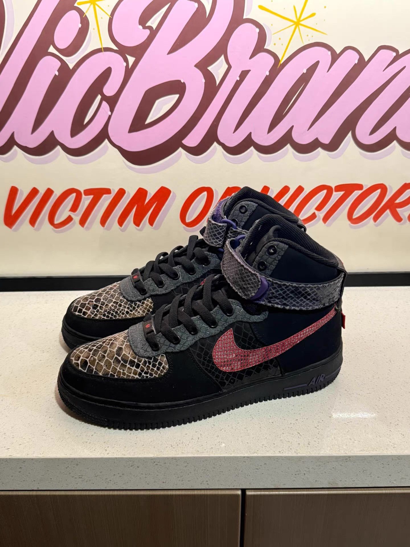 Nike Authentic Nike Air Force 1 Low 2013 Year of the Snake Ｑ20 Size US 8 / EU 41 - 1 Thumbnail