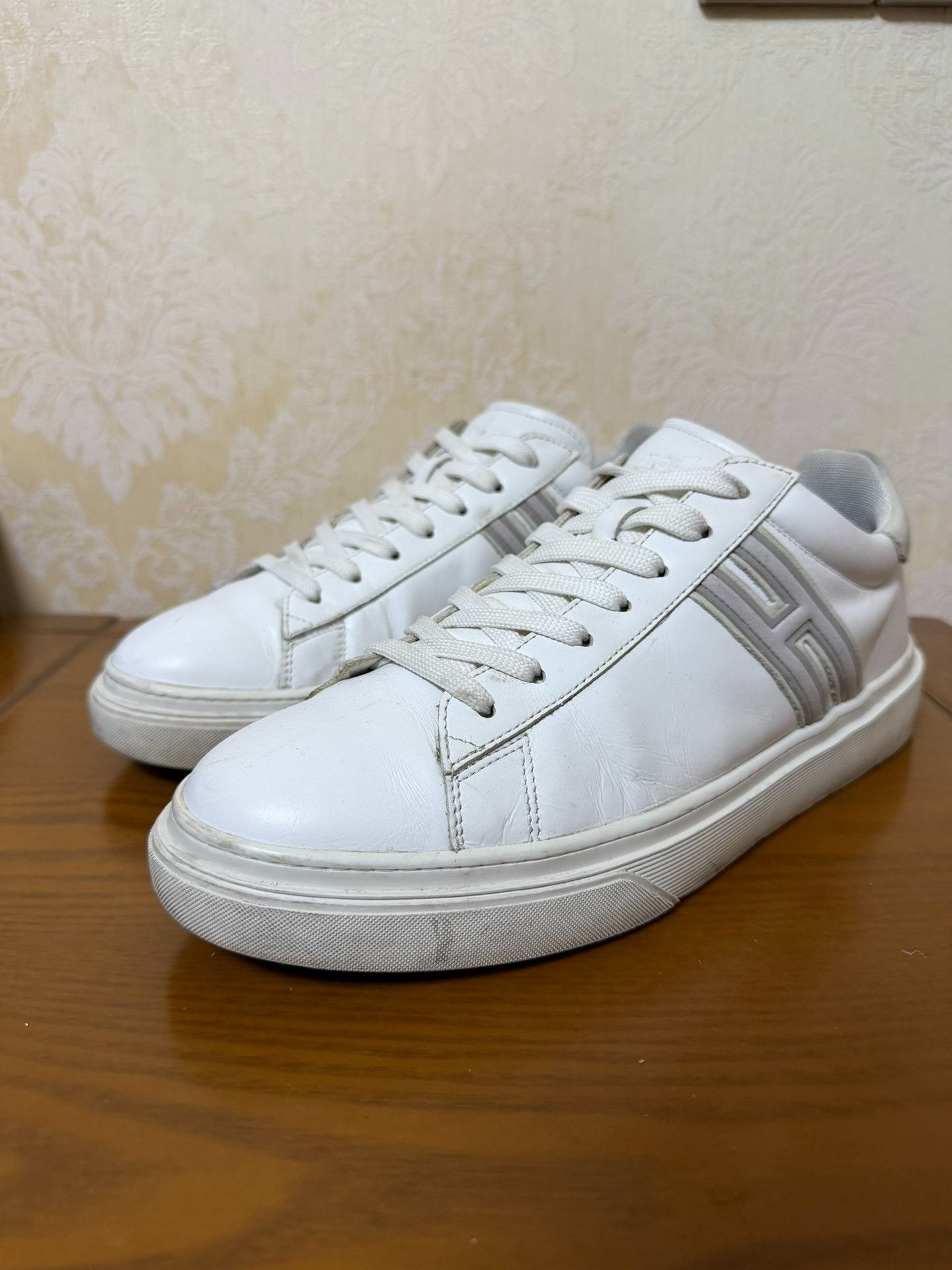 Hogan Hogan Retro White Lowtop Sneakers 9.5 Men Size US 9.5 / EU 42-43 - 1 Thumbnail