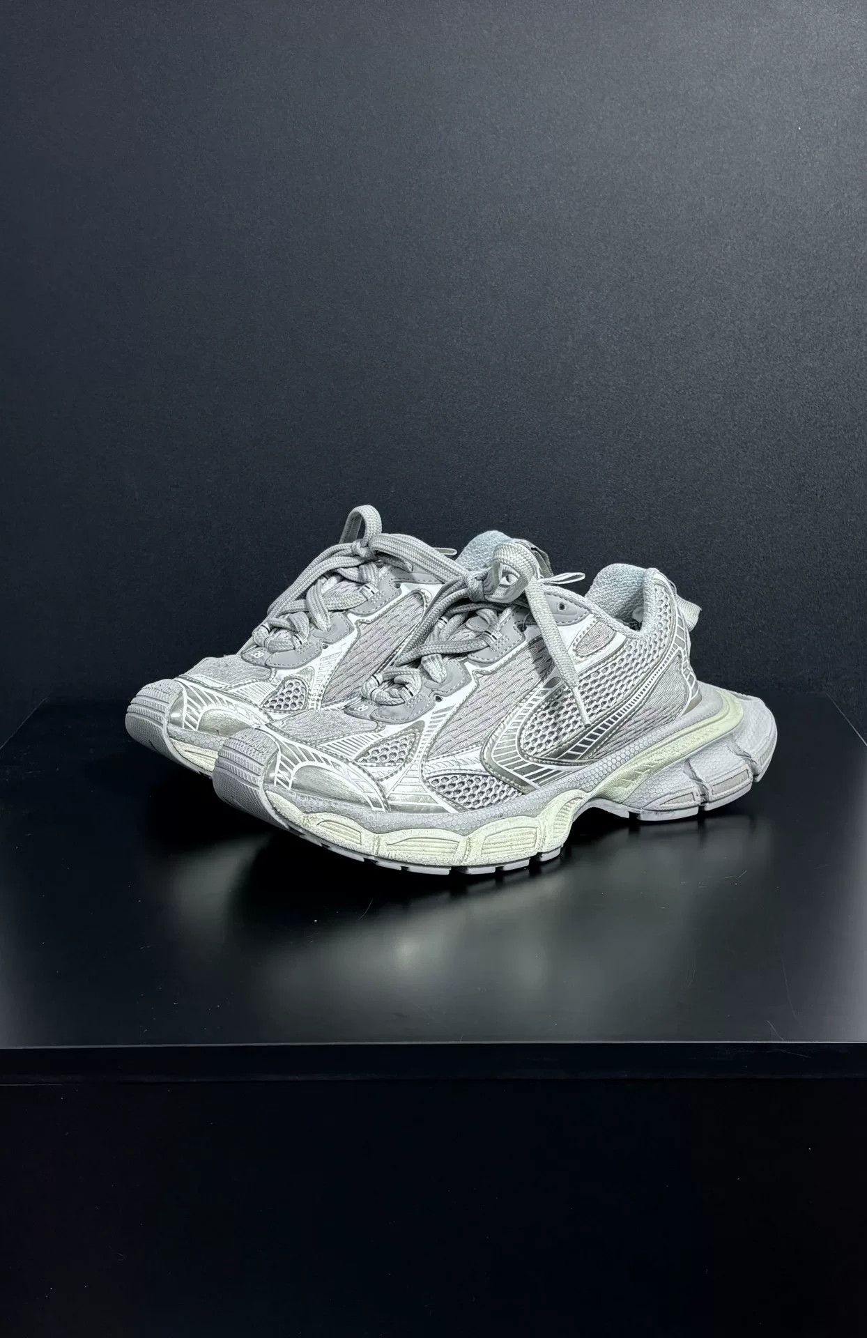 Balenciaga Balenciaga Beige Lowtop Sneakers us_8-5 Women Size US 8.5 / IT 38.5 - 1 Thumbnail