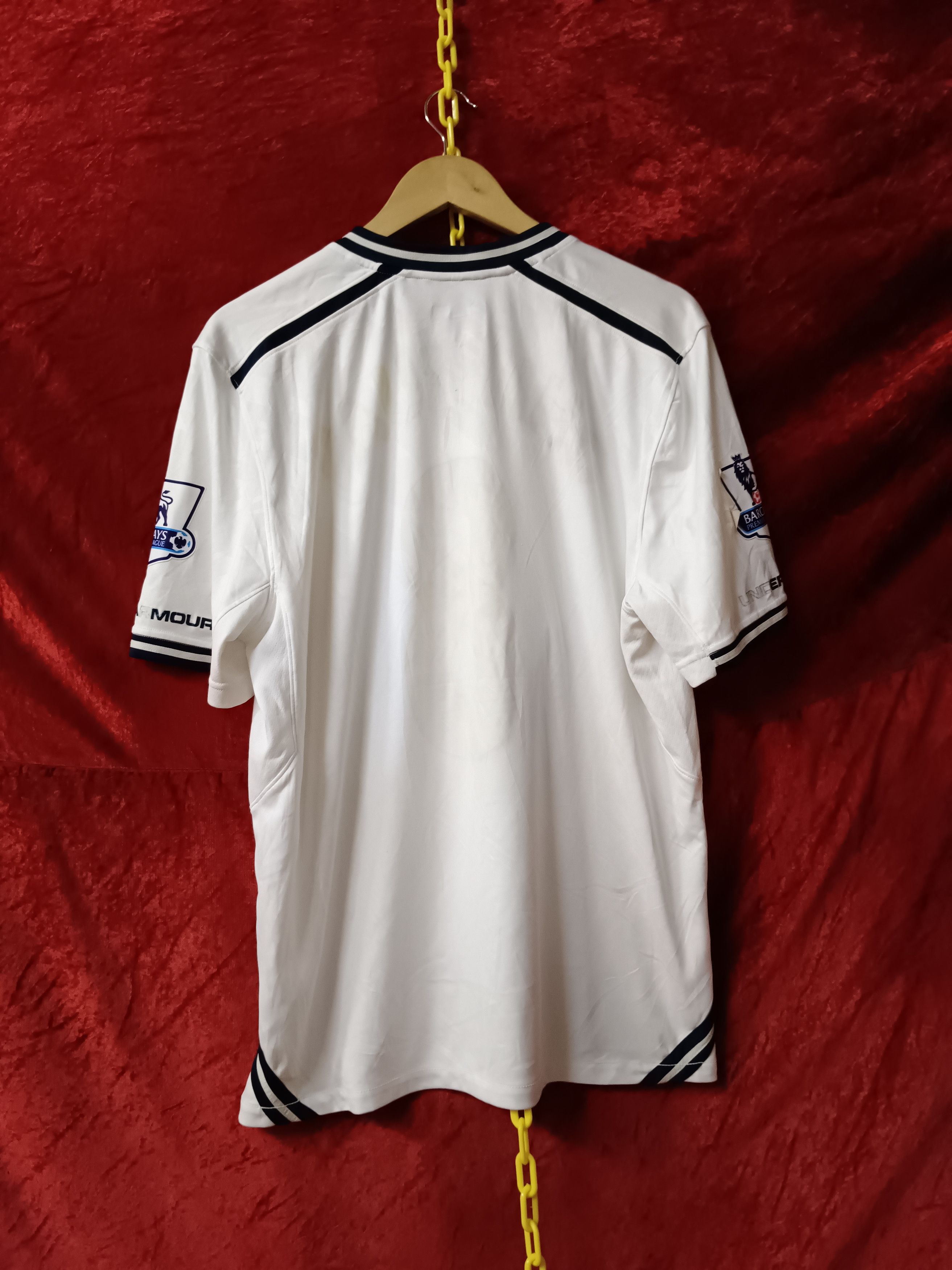 Under Armour Tottenham Hotspurs 2013/2014 Player Issue No 8 Paulinho Size US L / EU 52-54 / 3 - 15 Thumbnail