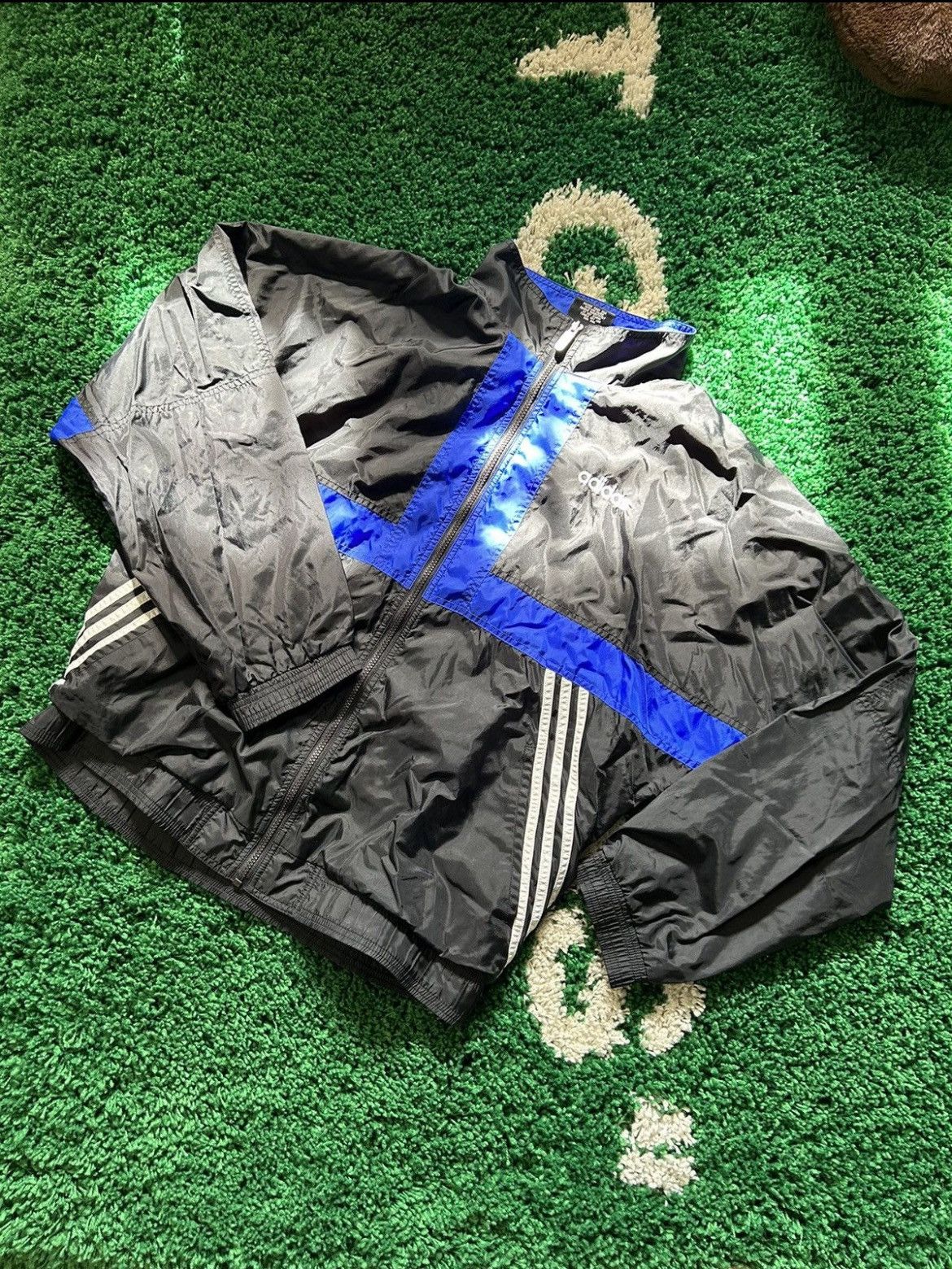 Adidas Vintage Adidas Windbreaker Light Jacket Size Large Preowned Size US L / EU 52-54 / 3 - 1 Thumbnail