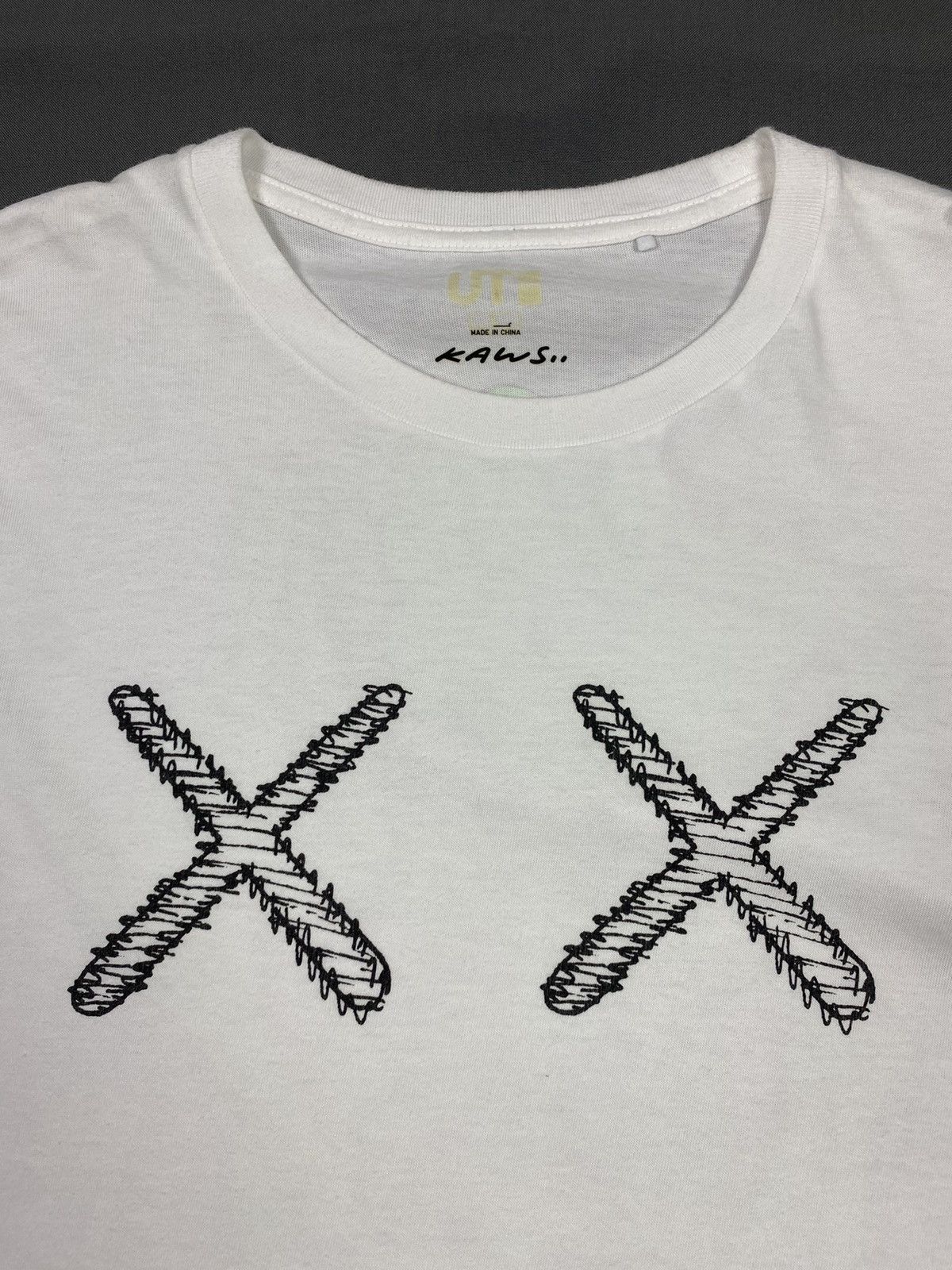 Kaws × Uniqlo Uniqlo x Kaws Skelleton T Shirt Size US L / EU 52-54 / 3 - 3 Thumbnail