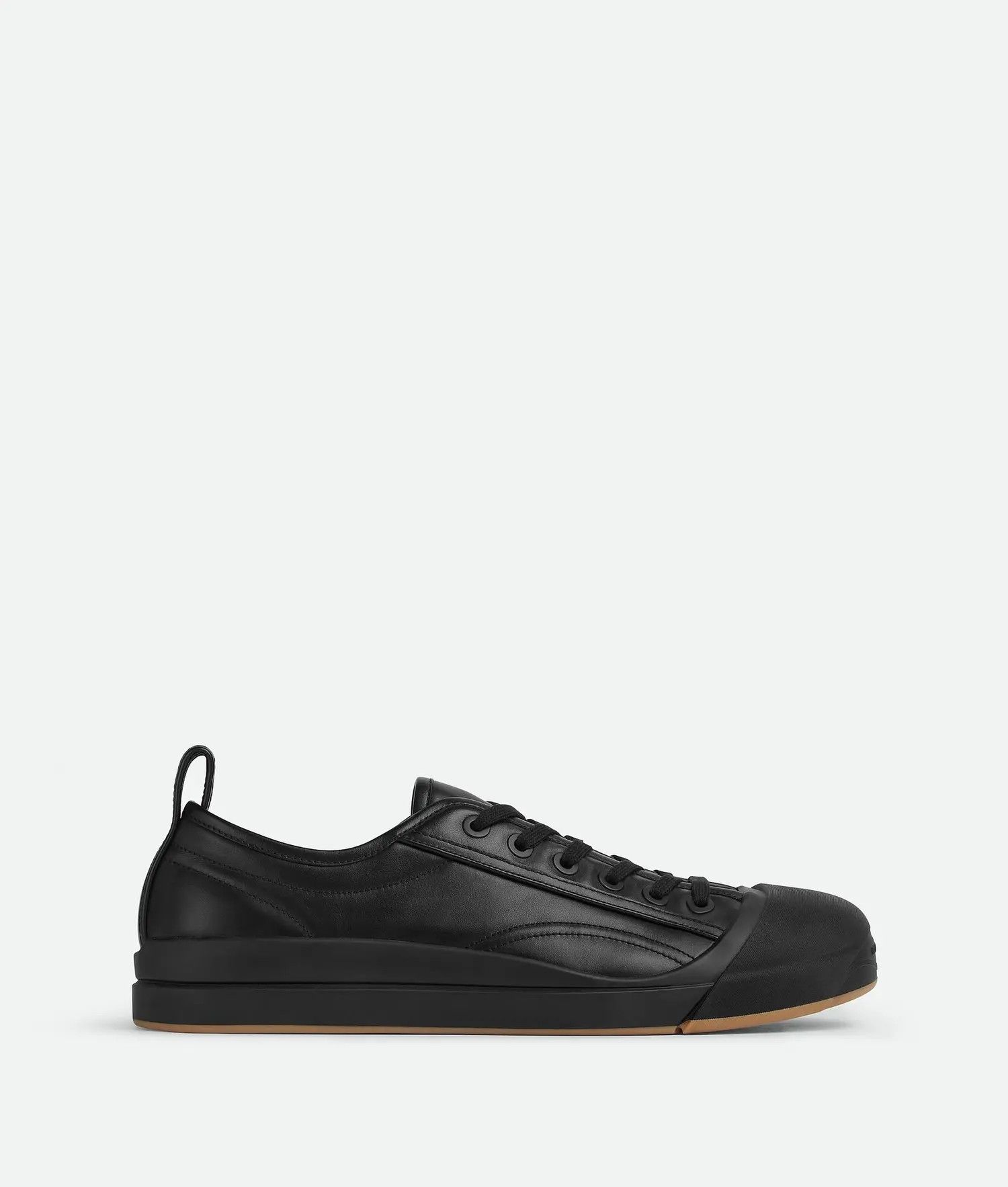 o1bcso1str0925 Vulcan Leather Sneakers in Black