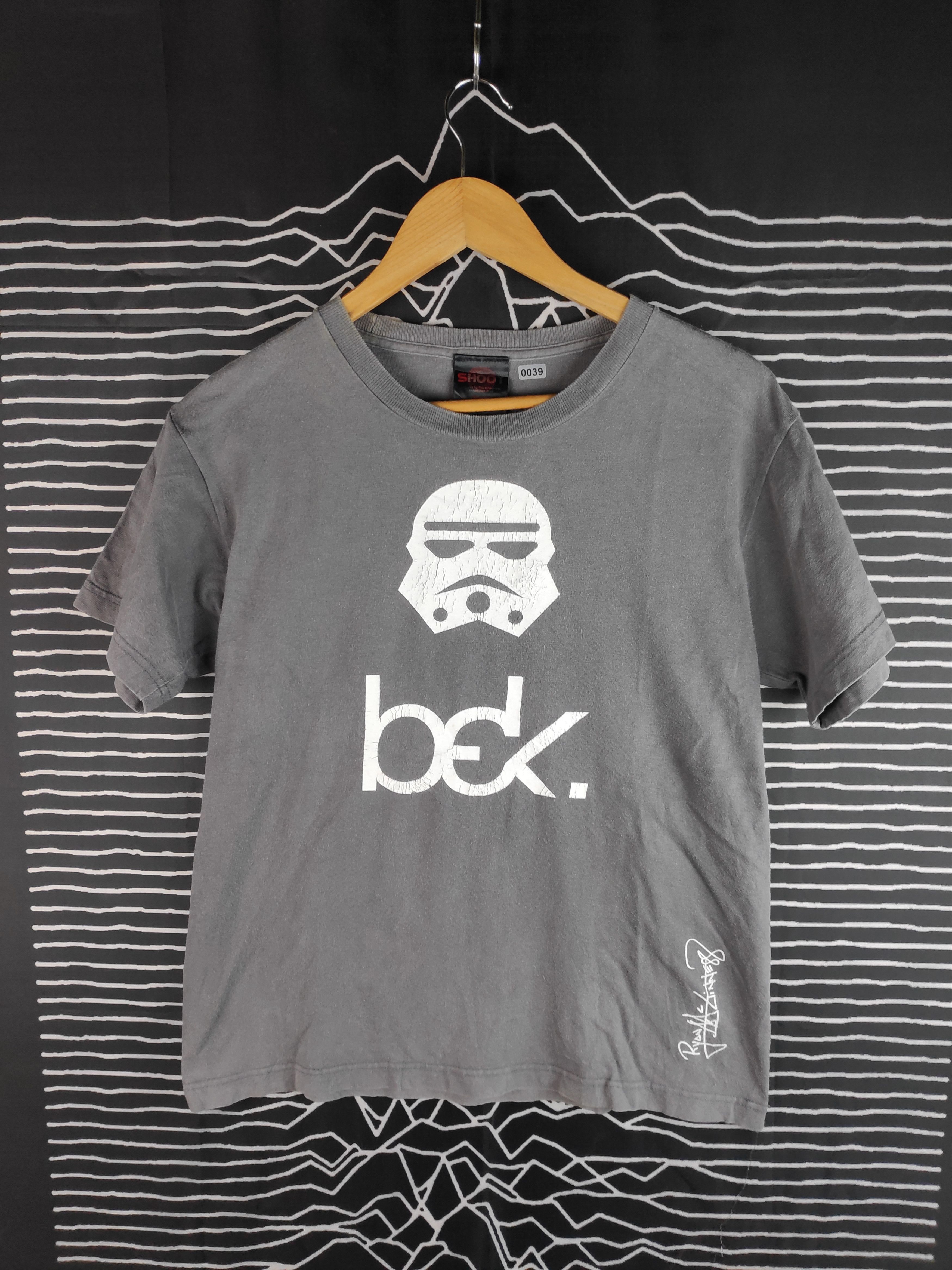 image of Band Tees x Rock Band VTG Beck Indie Folk Rock Band Ryan Mcginness Artwork Tee in Grey (Size Small)