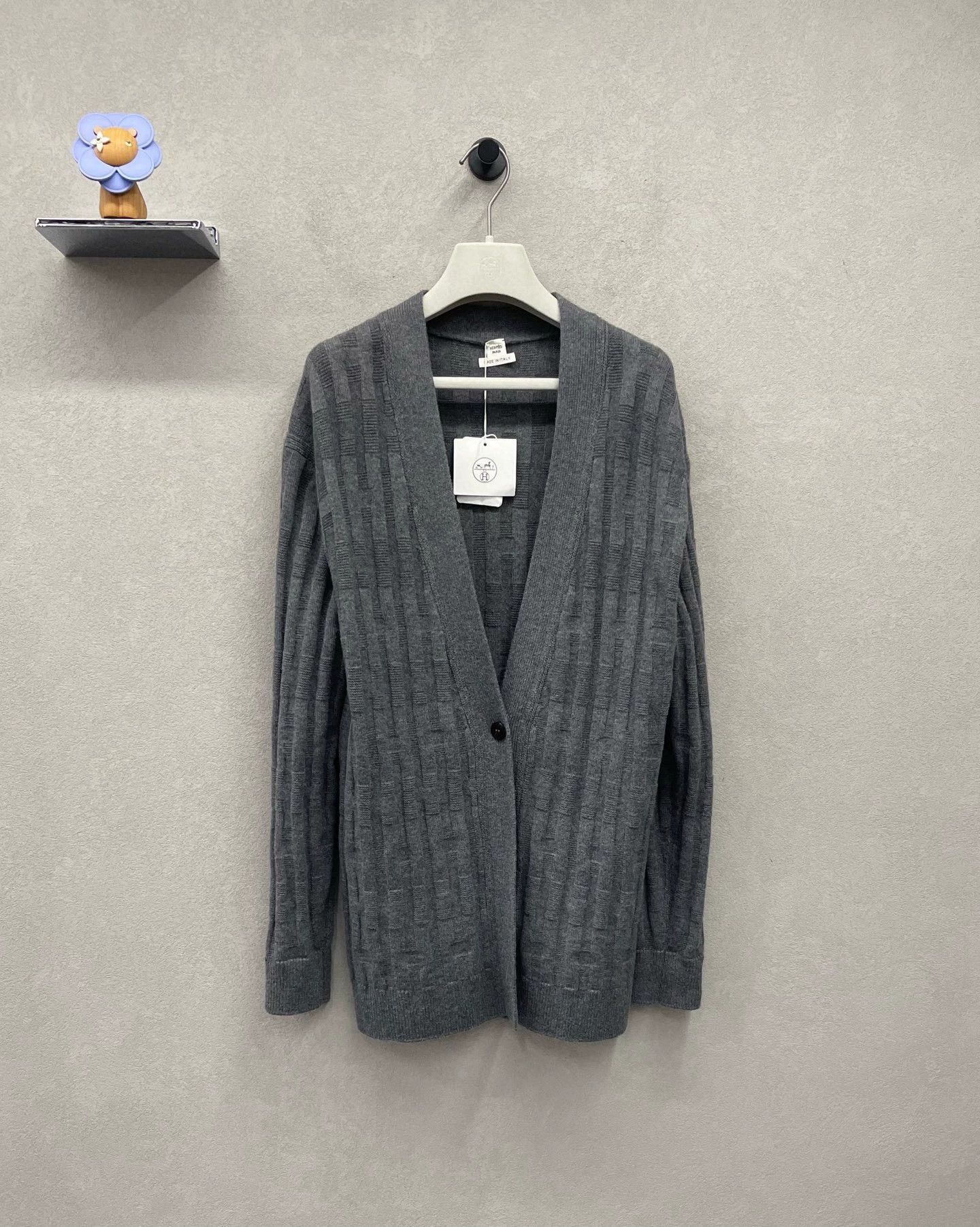 Hermes Hermes Gray Wool Cardigan Size US S / EU 44-46 / 1 - 1 Thumbnail