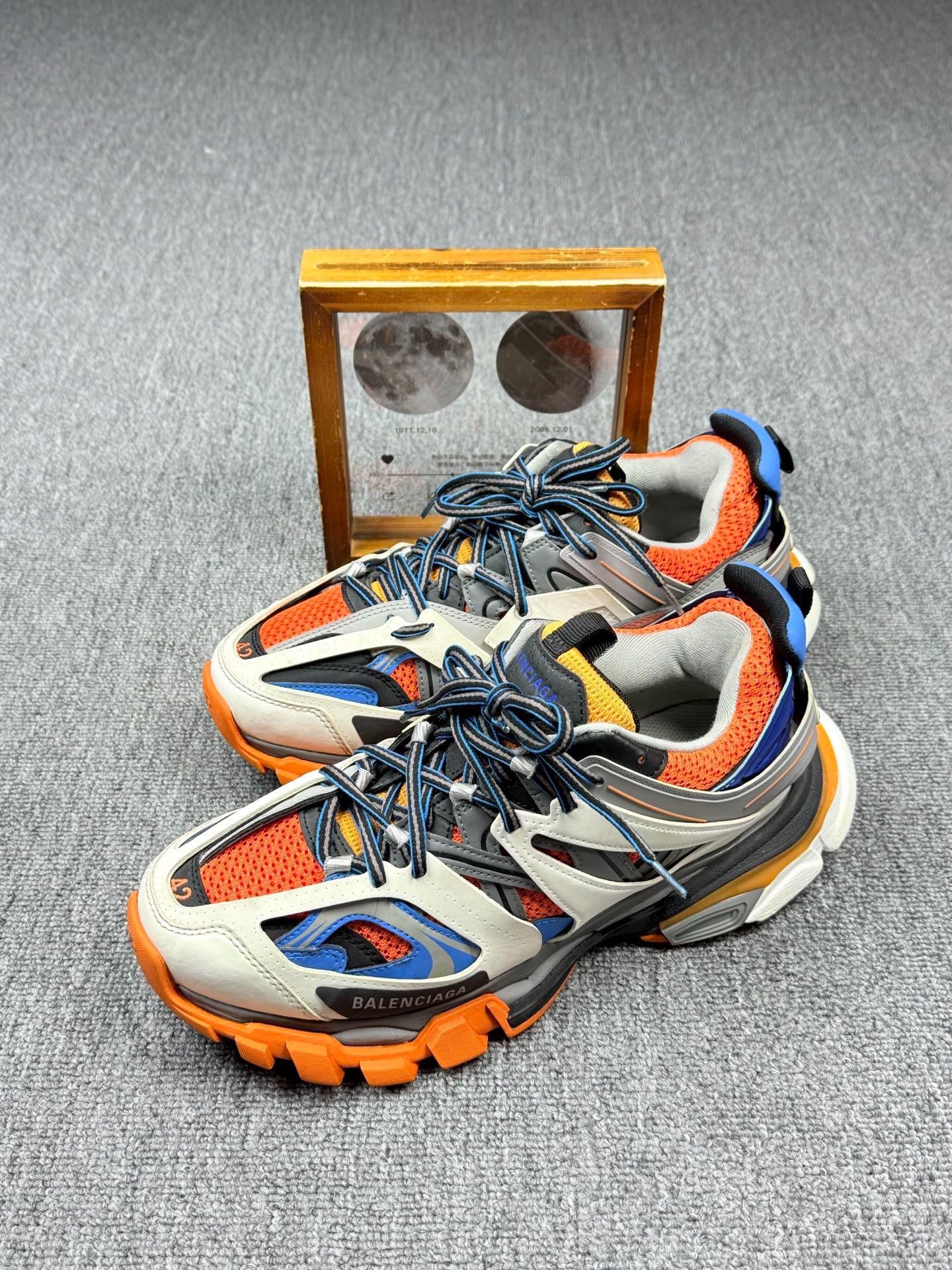 Balenciaga Balenciaga Blue Lowtop Sneakers it_42 Women Size US 12 / IT 42 - 1 Thumbnail
