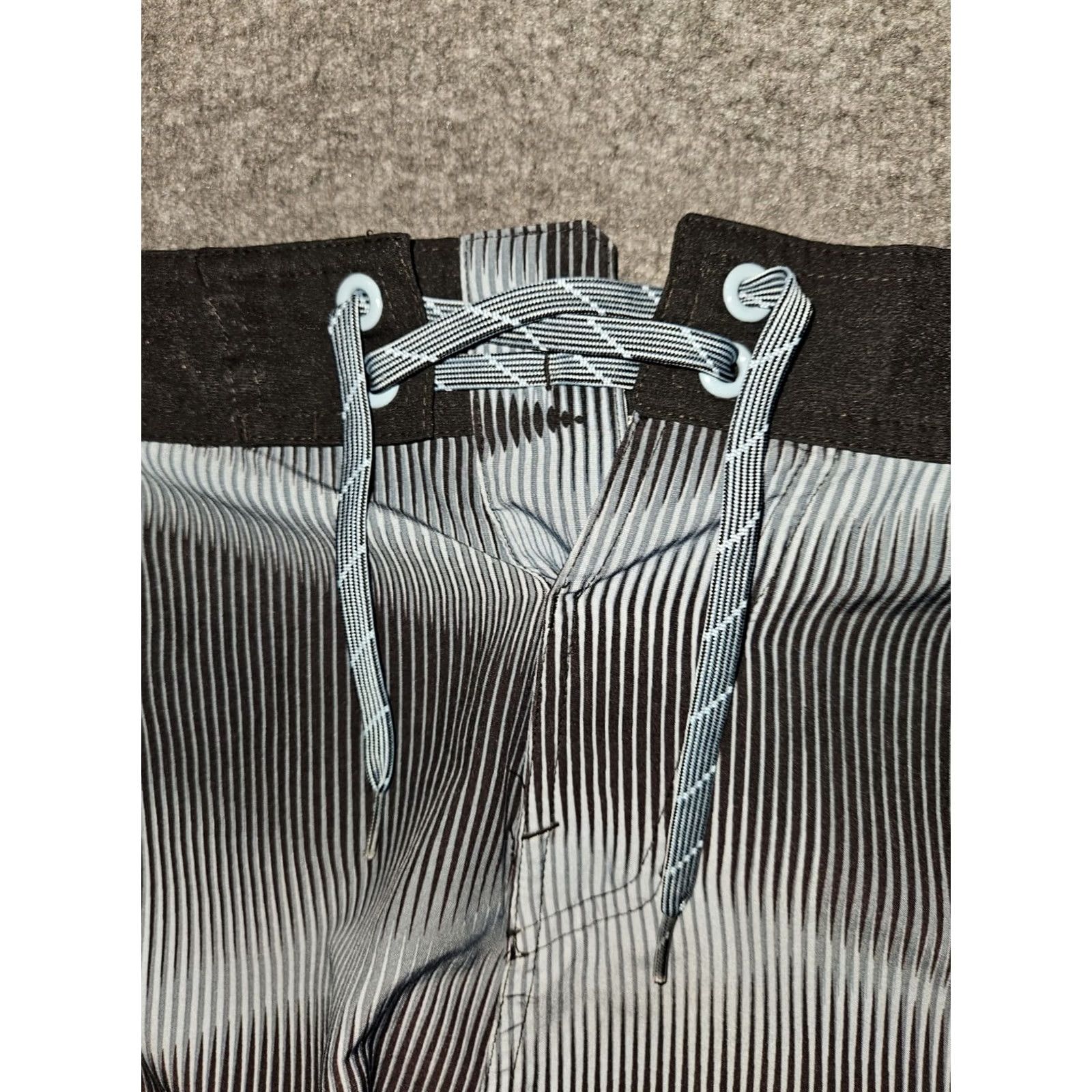 Nike Nike Swim Trunks Men's 36 Blue Black Tie Zip Pocket Beach Vacation Geometric Pattern Trunks Nike Beach Mens 36 Blue Size US 36 / EU 52 - 7 Thumbnail