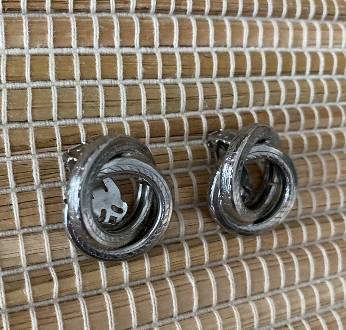 Vintage VINTAGE SILVER ENGRAVED ENTANGLED HOOP CLIP ON EARRINGS Size ONE SIZE - 2 Thumbnail