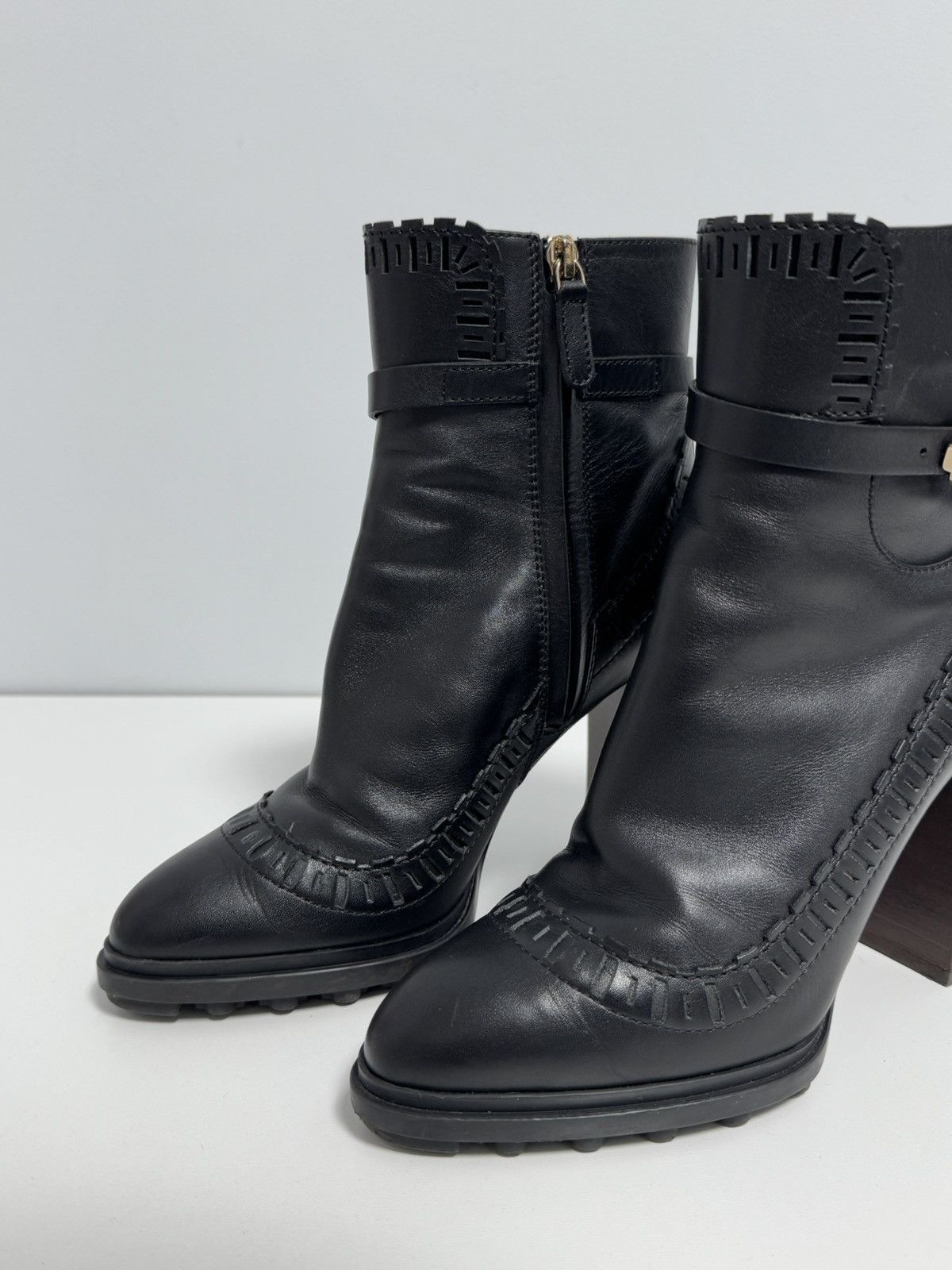 Tod's Tod’s Buckled Laser-cut Glossed-leather Ankle Boots In Nero Size US 6 / IT 36 - 3 Thumbnail